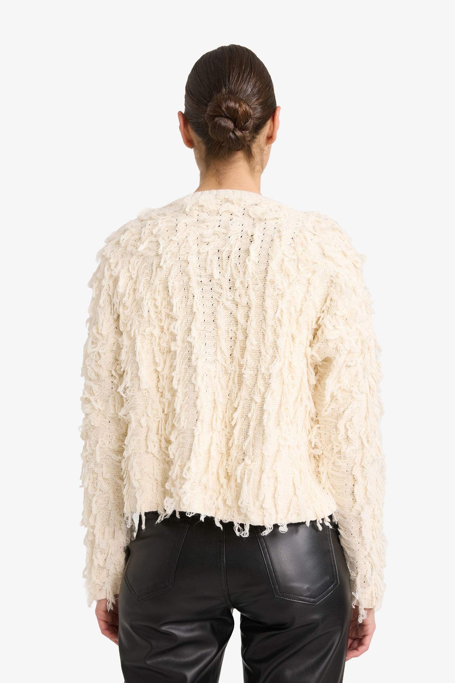 جاكيت تريكو مكشكش قصة عادية بياخة مستديرة