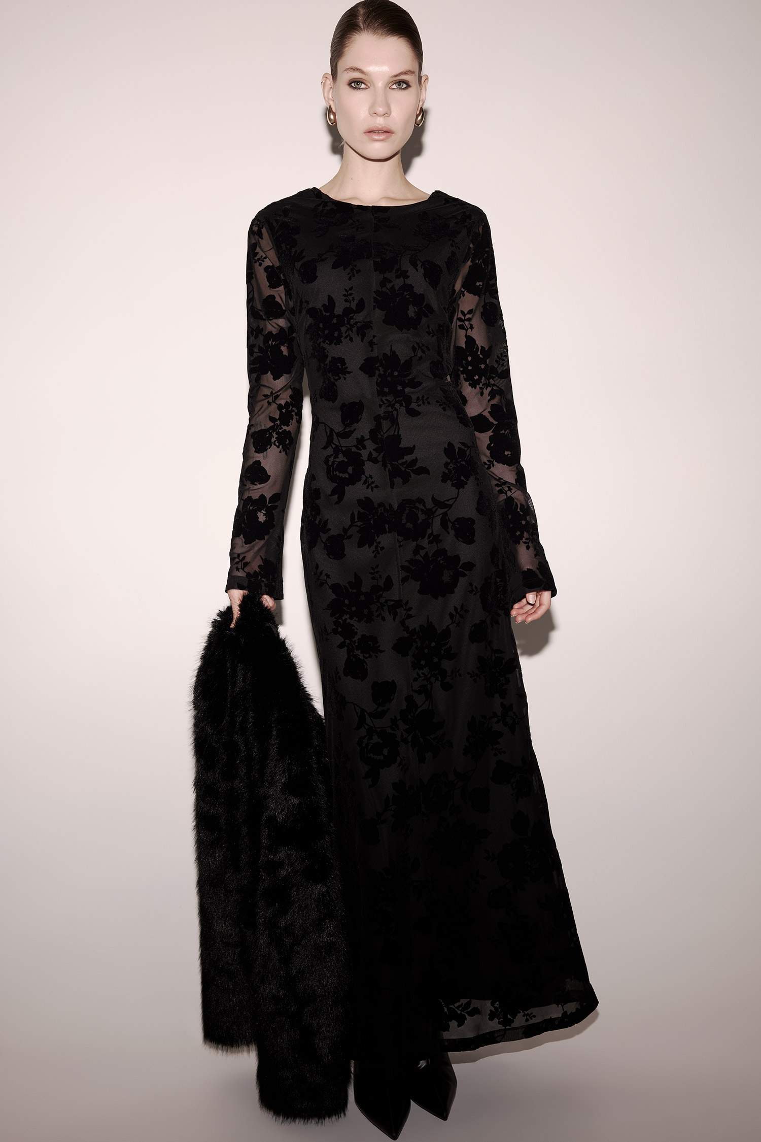 فستان ردن طويل تول قصة A وياخة مستديرة