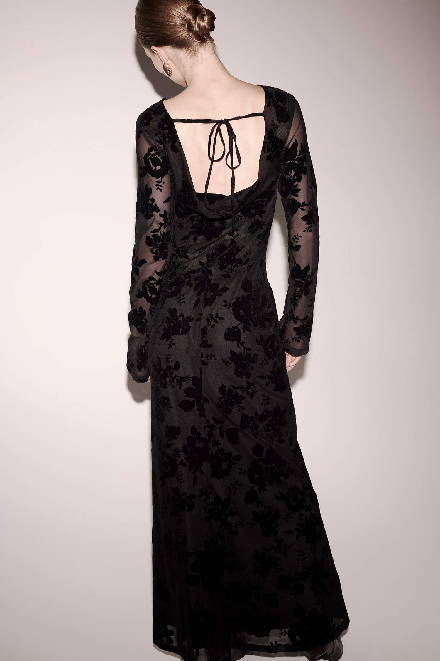 فستان ردن طويل تول قصة A وياخة مستديرة