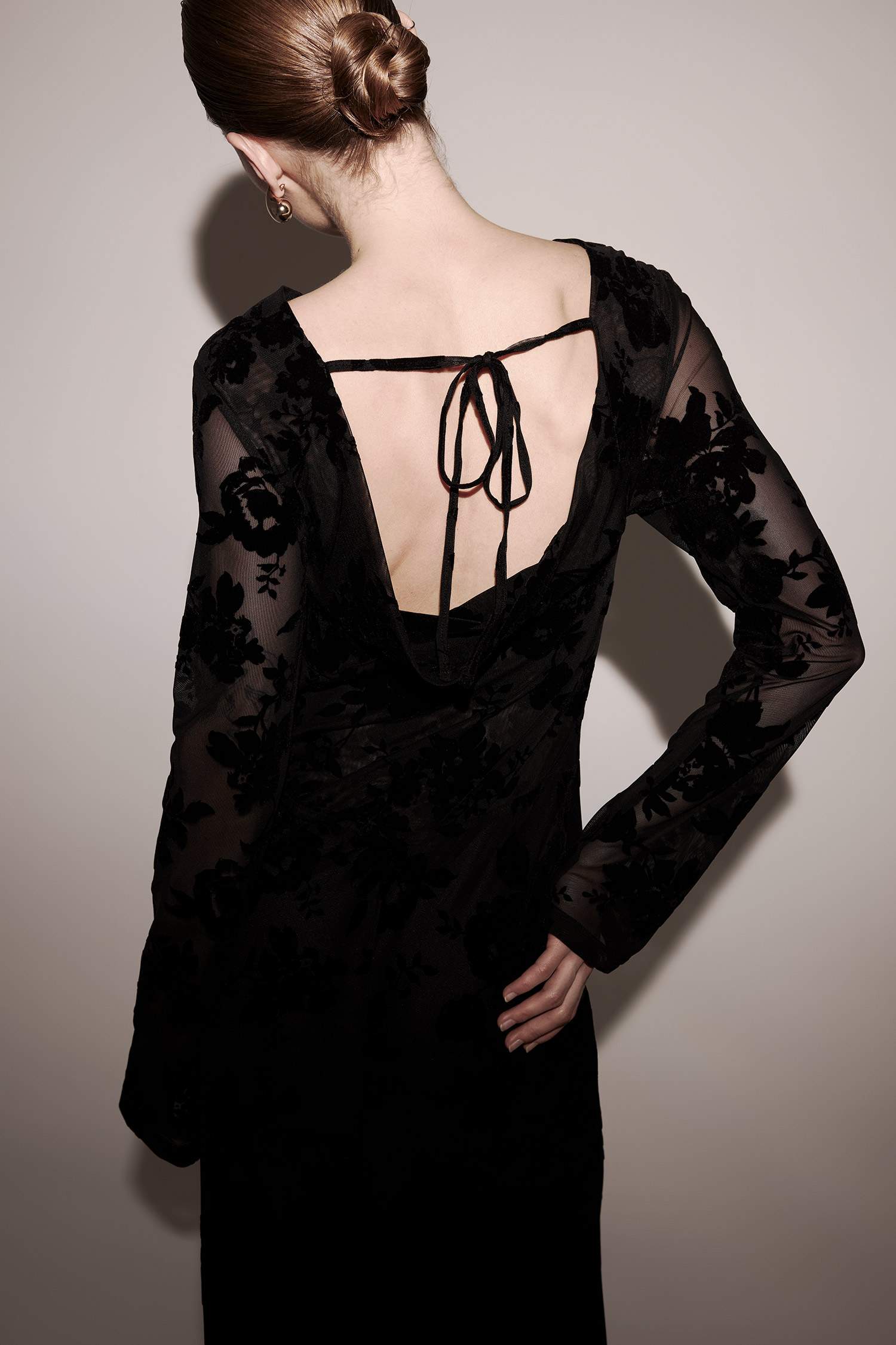 فستان ردن طويل تول قصة A وياخة مستديرة