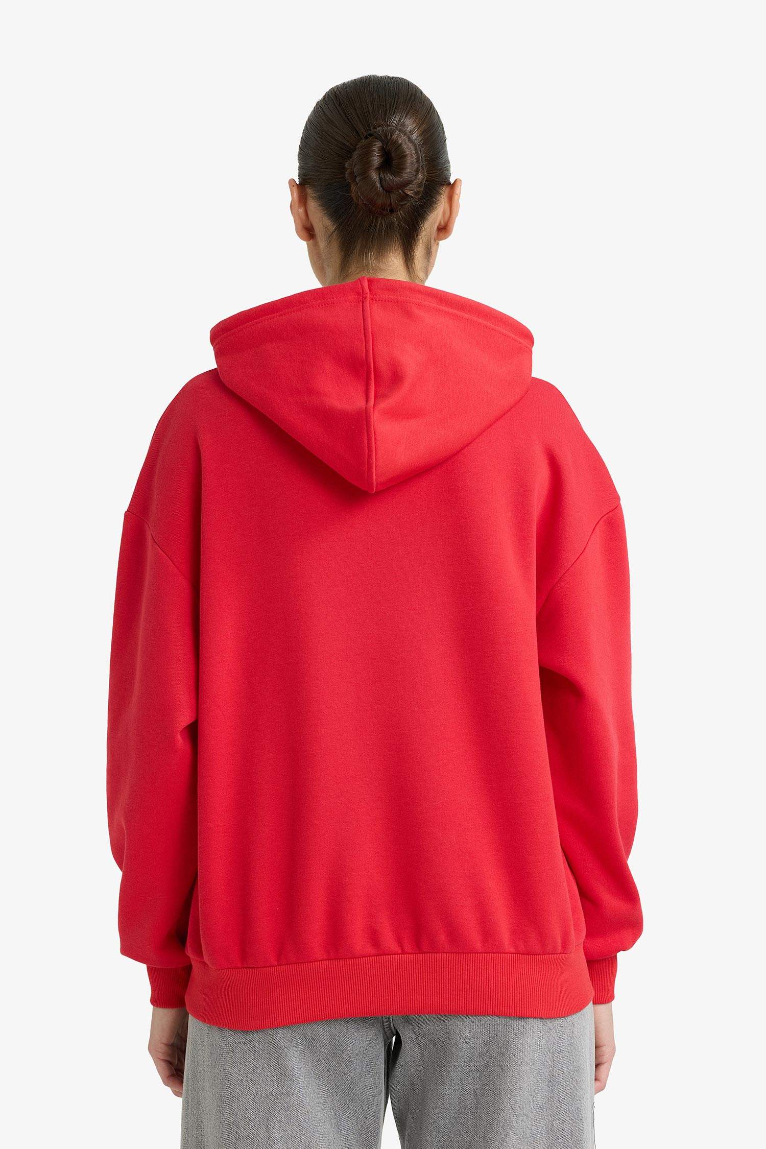 سويت شيرت مطبوع قصة مريحة بغطاء للرأس بجيب