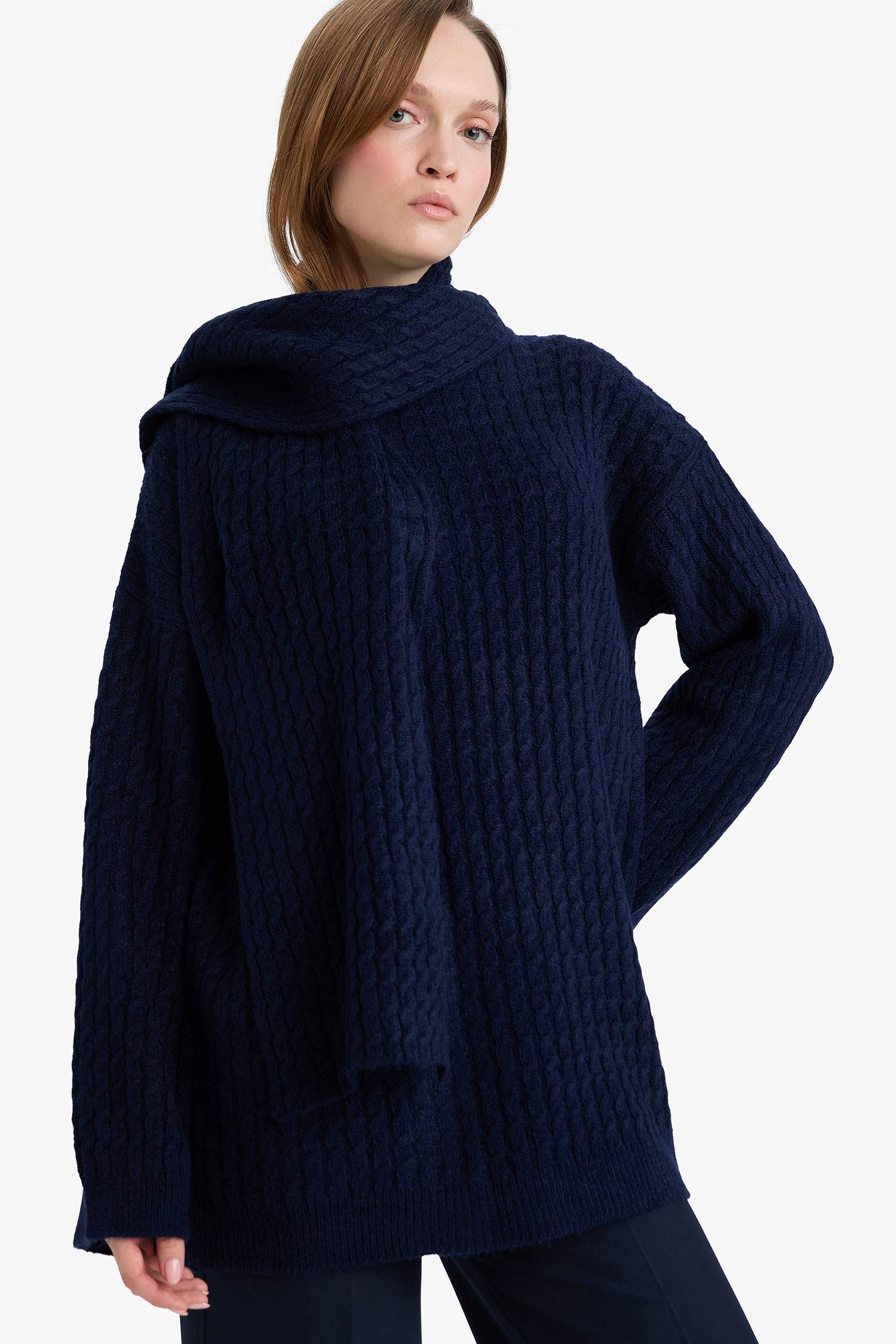 Regular Fit Atkı Detaylı Triko Kazak Tunik