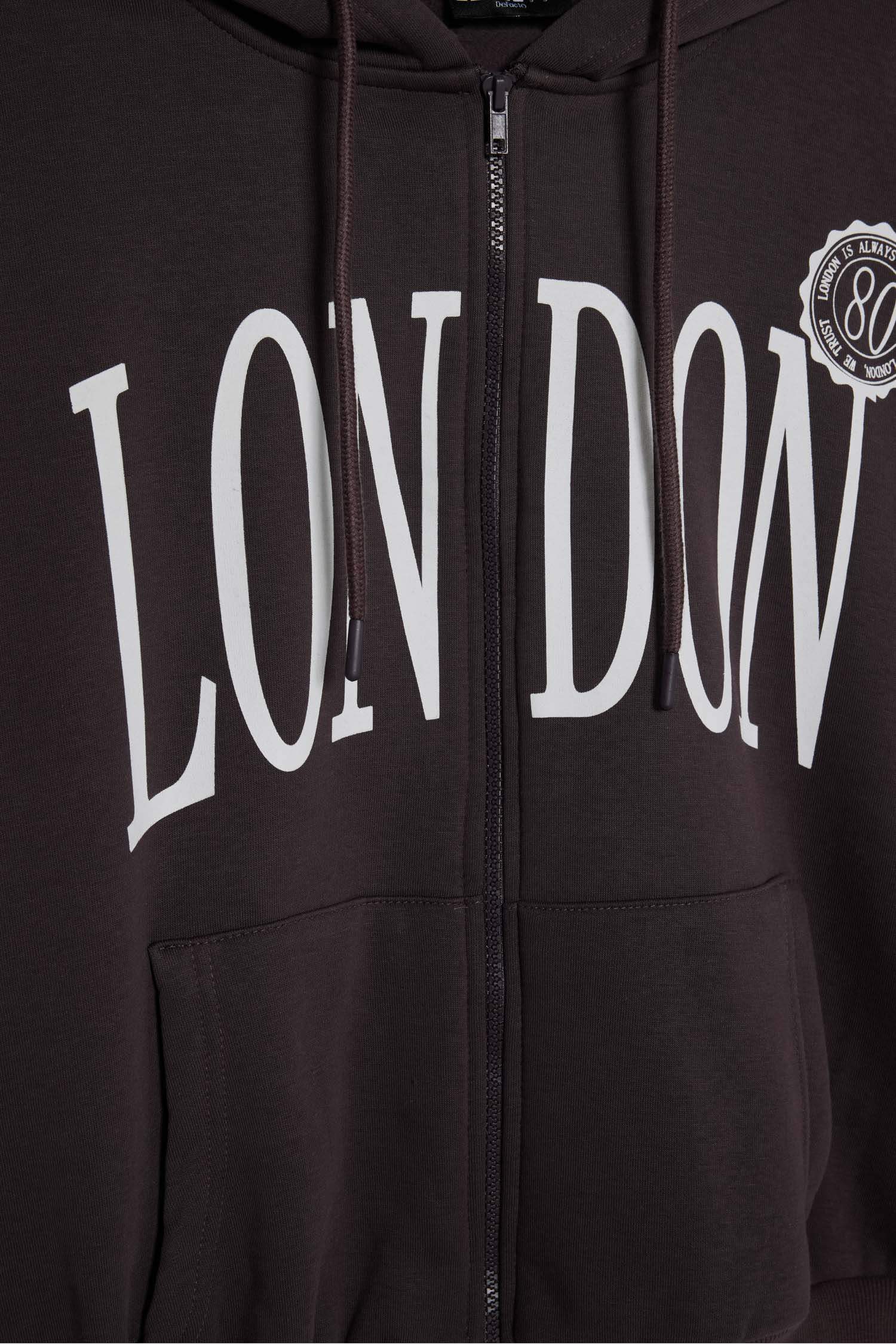 جاكيت رياضي اوفر سايز مطبوع قماش سميك