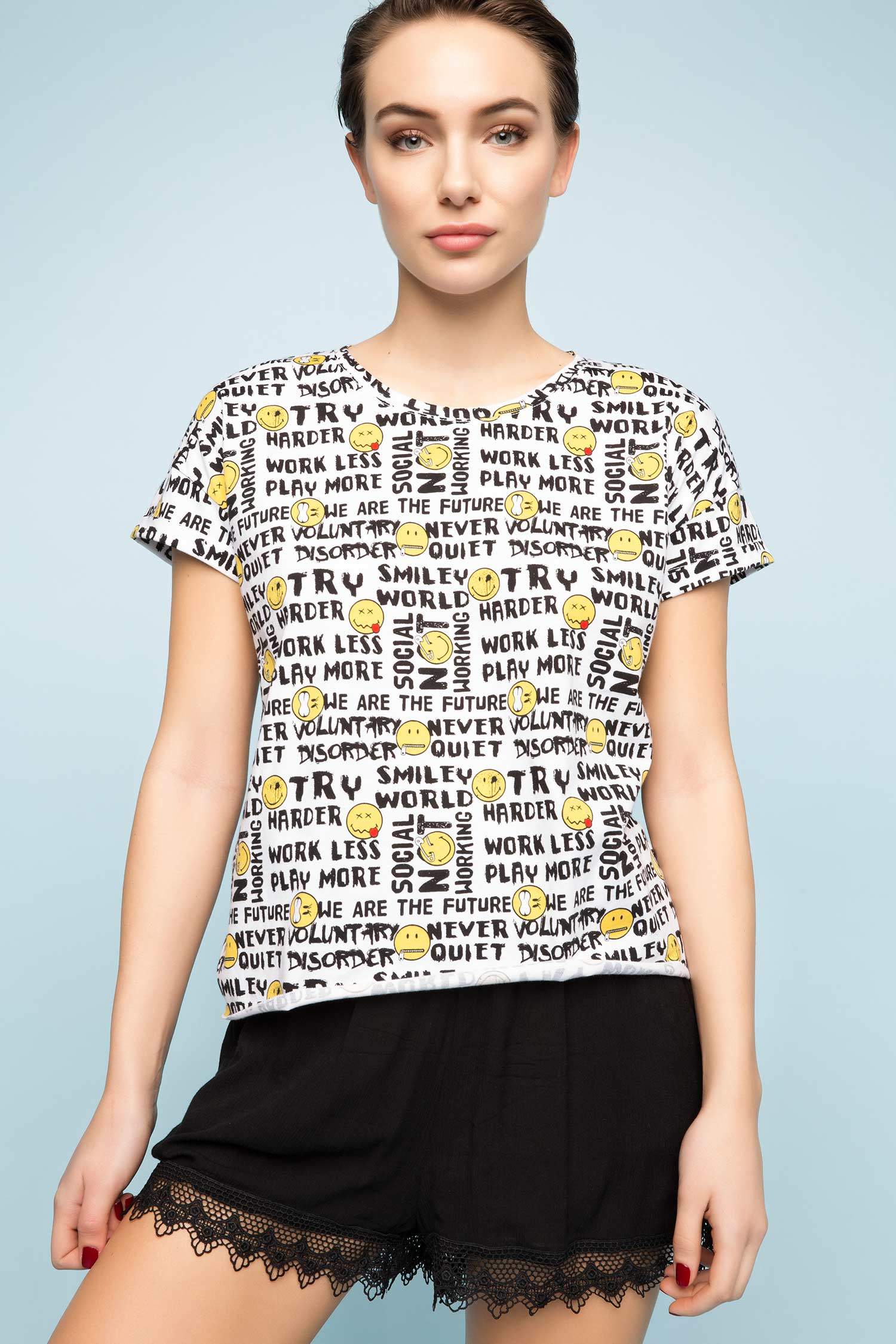 Defacto Smiley World Lisanslı Bluz. 1