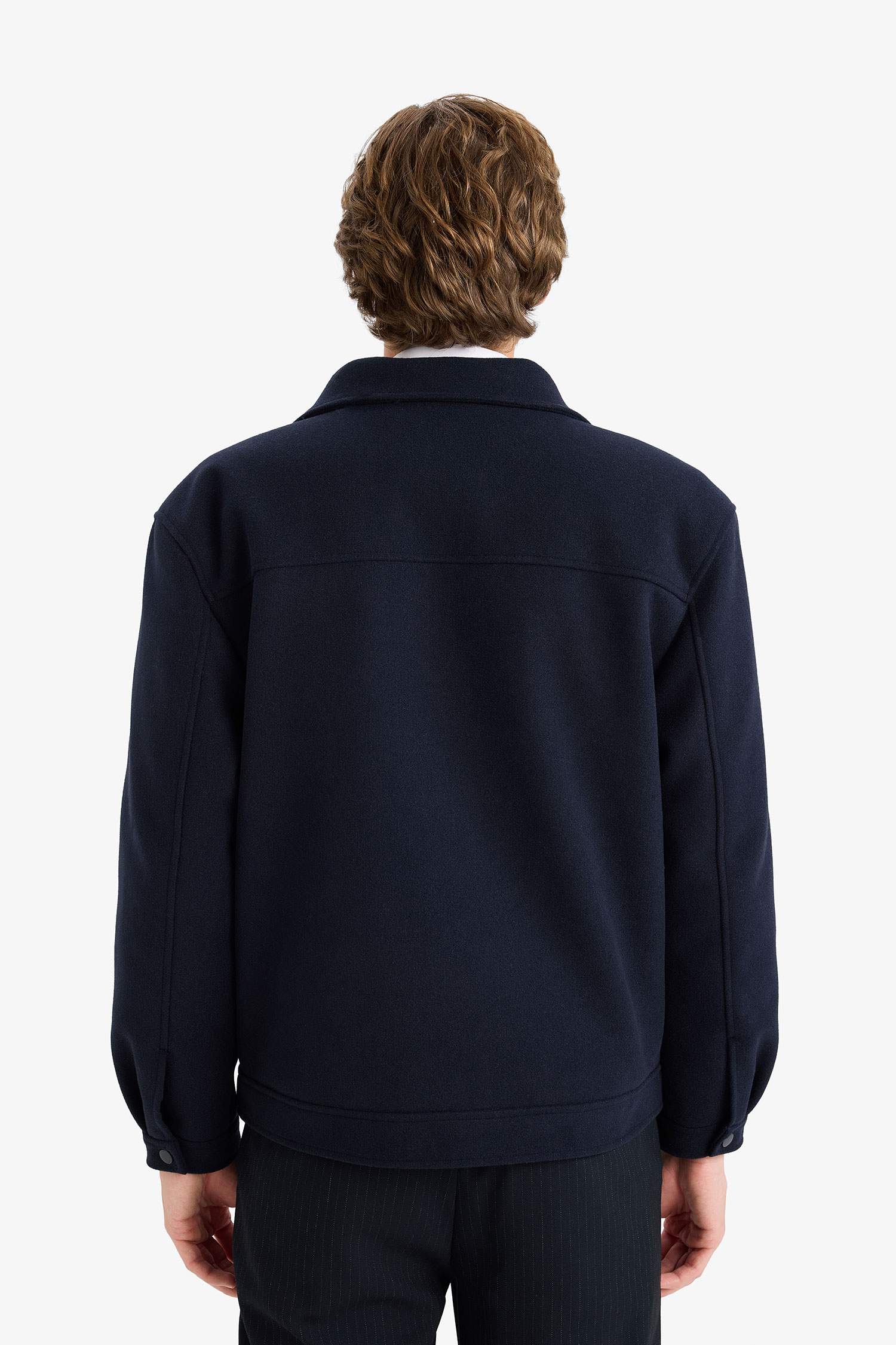 جاكيت قصة عادية