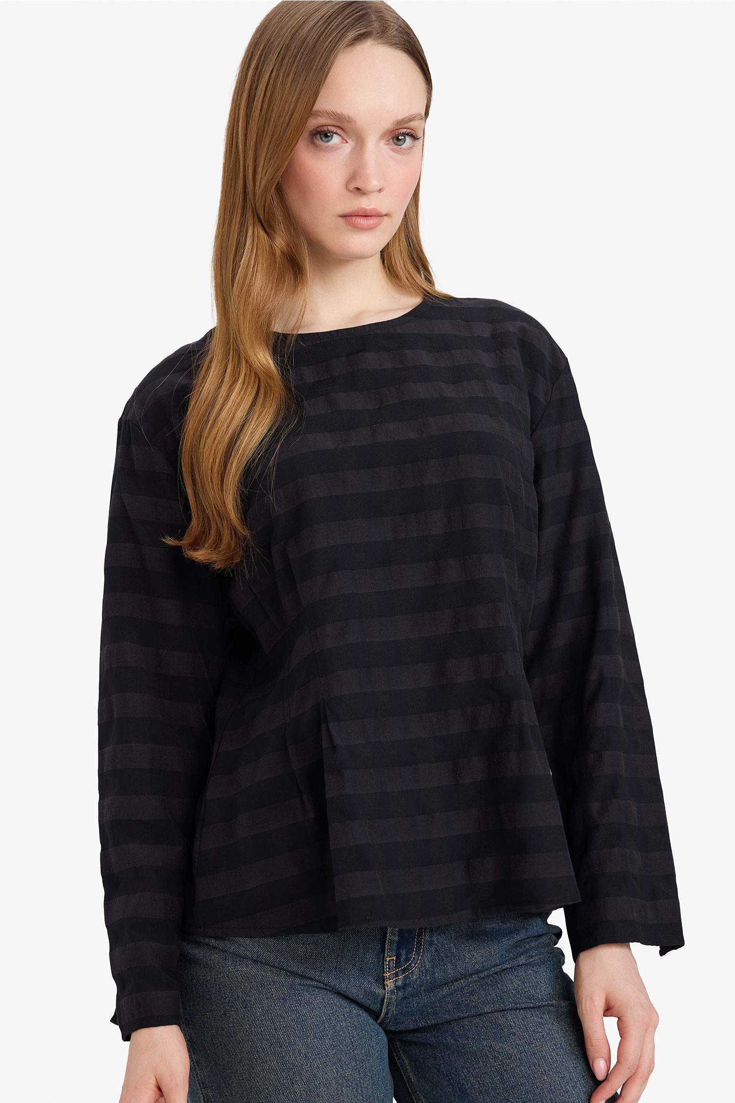 Regular Fit Bisiklet Yaka Jakarlı Uzun Kollu Bluz