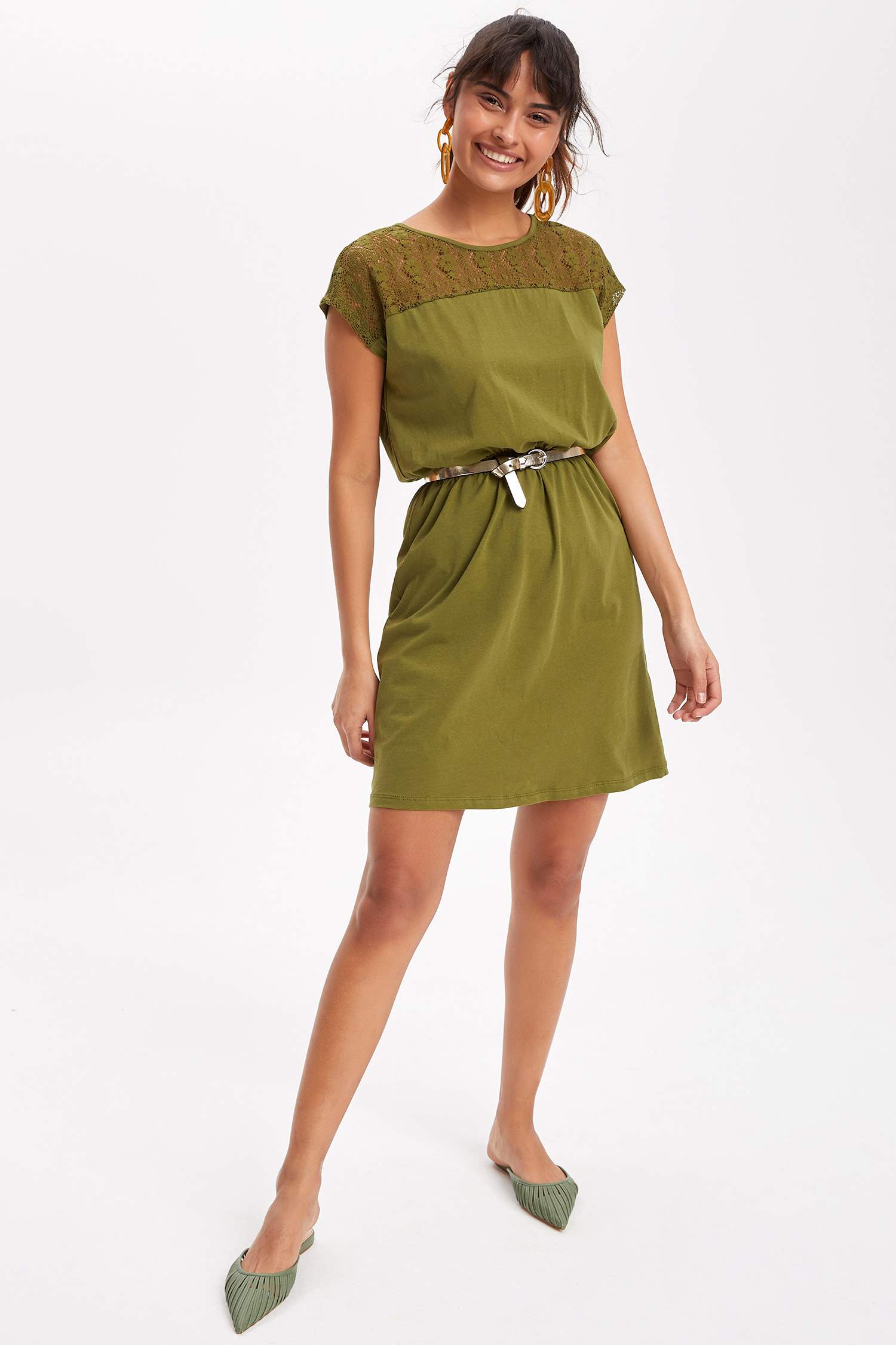 Defacto Dantel Detaylı Elbise. 1