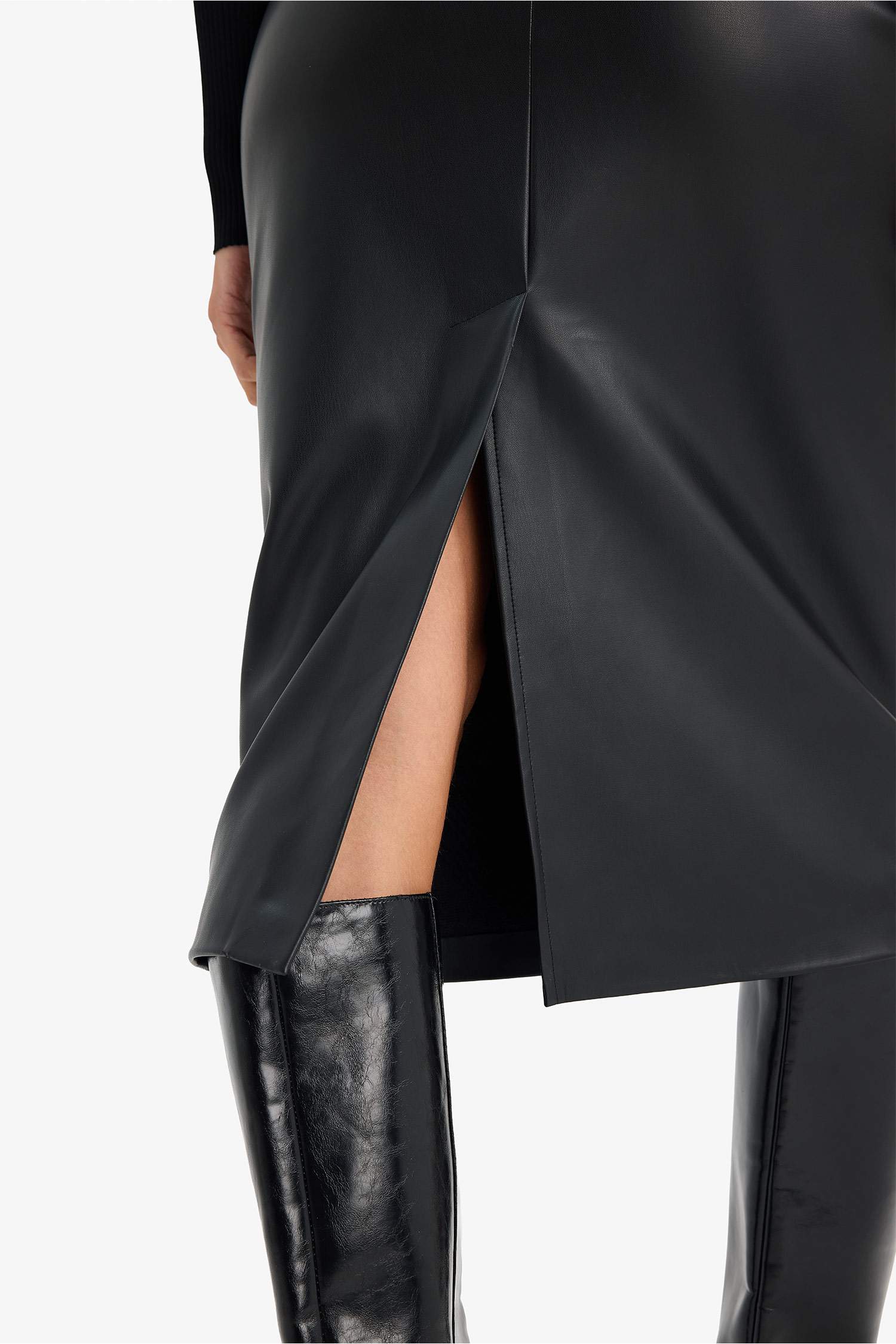 تنورة ميدي جلد بنسل صناعي بخصر عادي