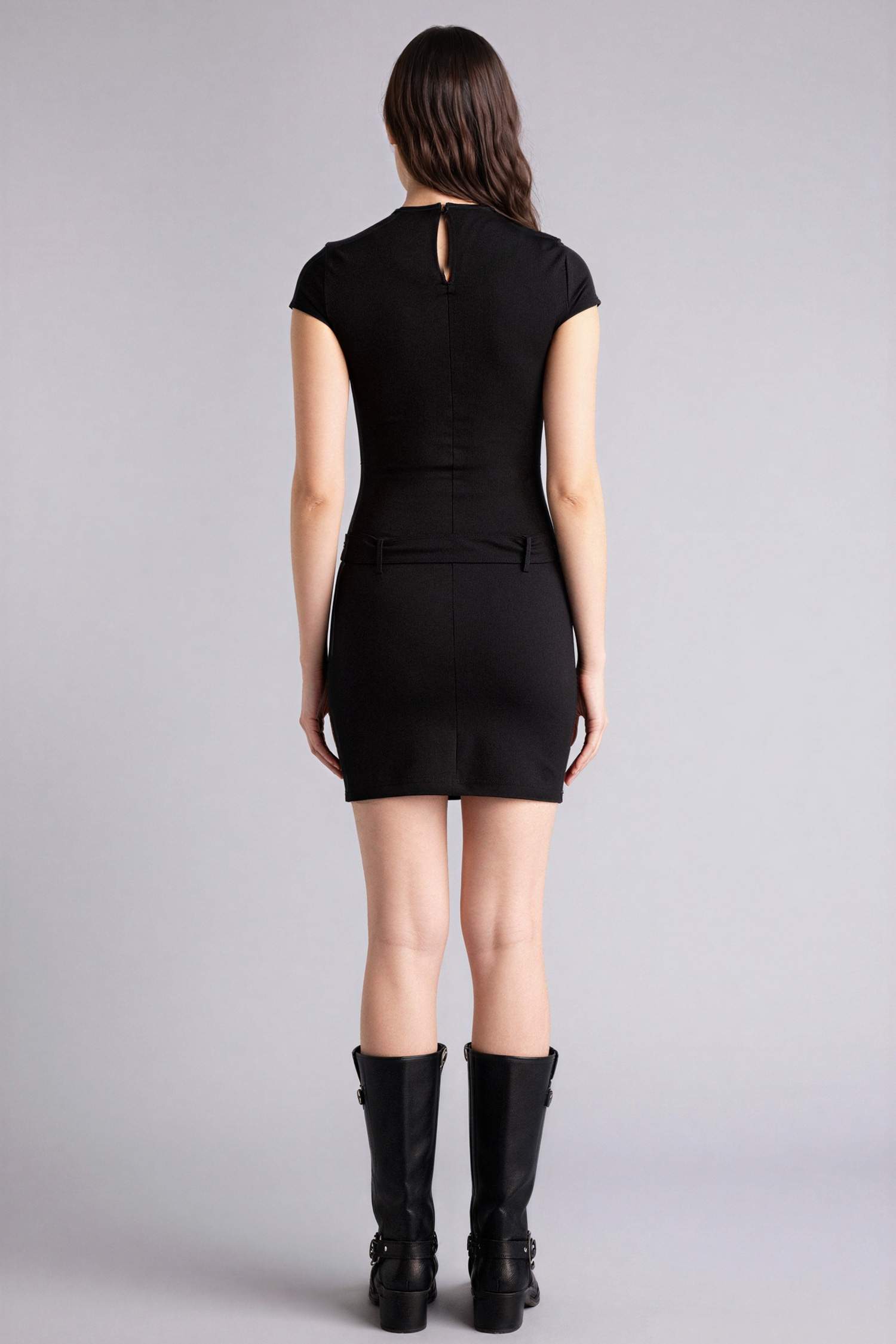 Облегающее мини-платье без рукавов с воротником-стойкой Bodycon