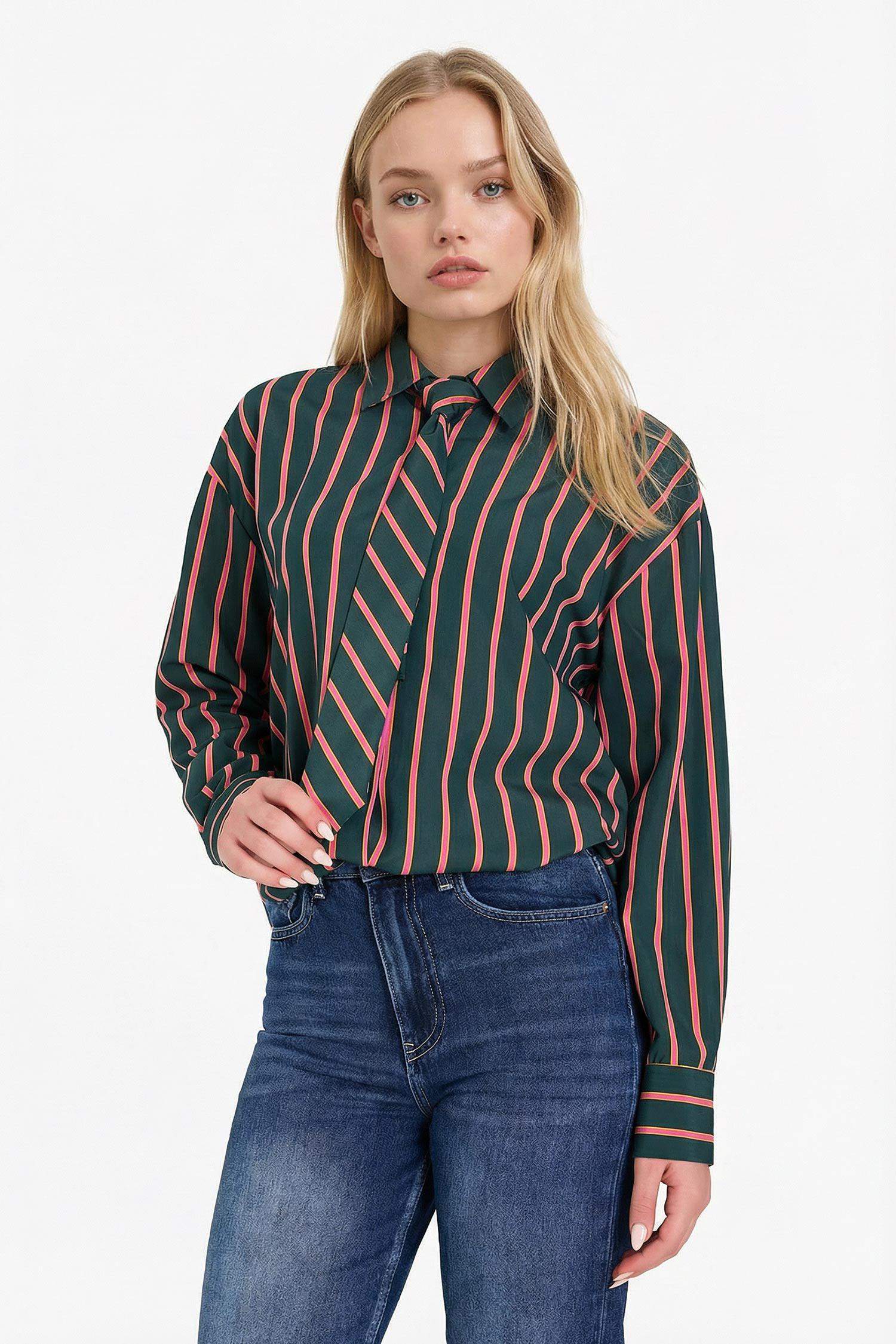 Oversize галстук бөлшегі бар жолақты жейде