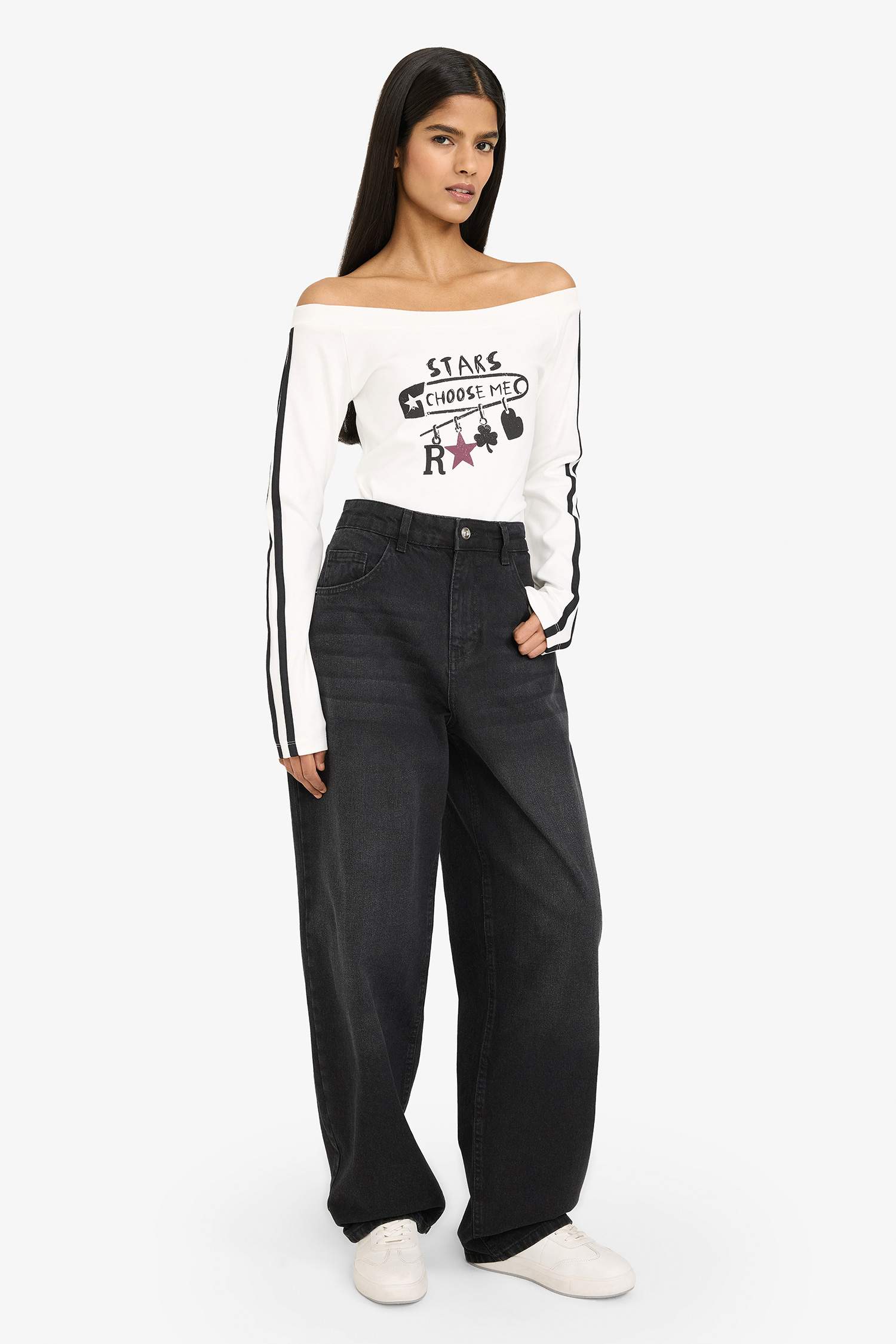 Fitted Kayık Yaka Baskılı Ribana Tişört