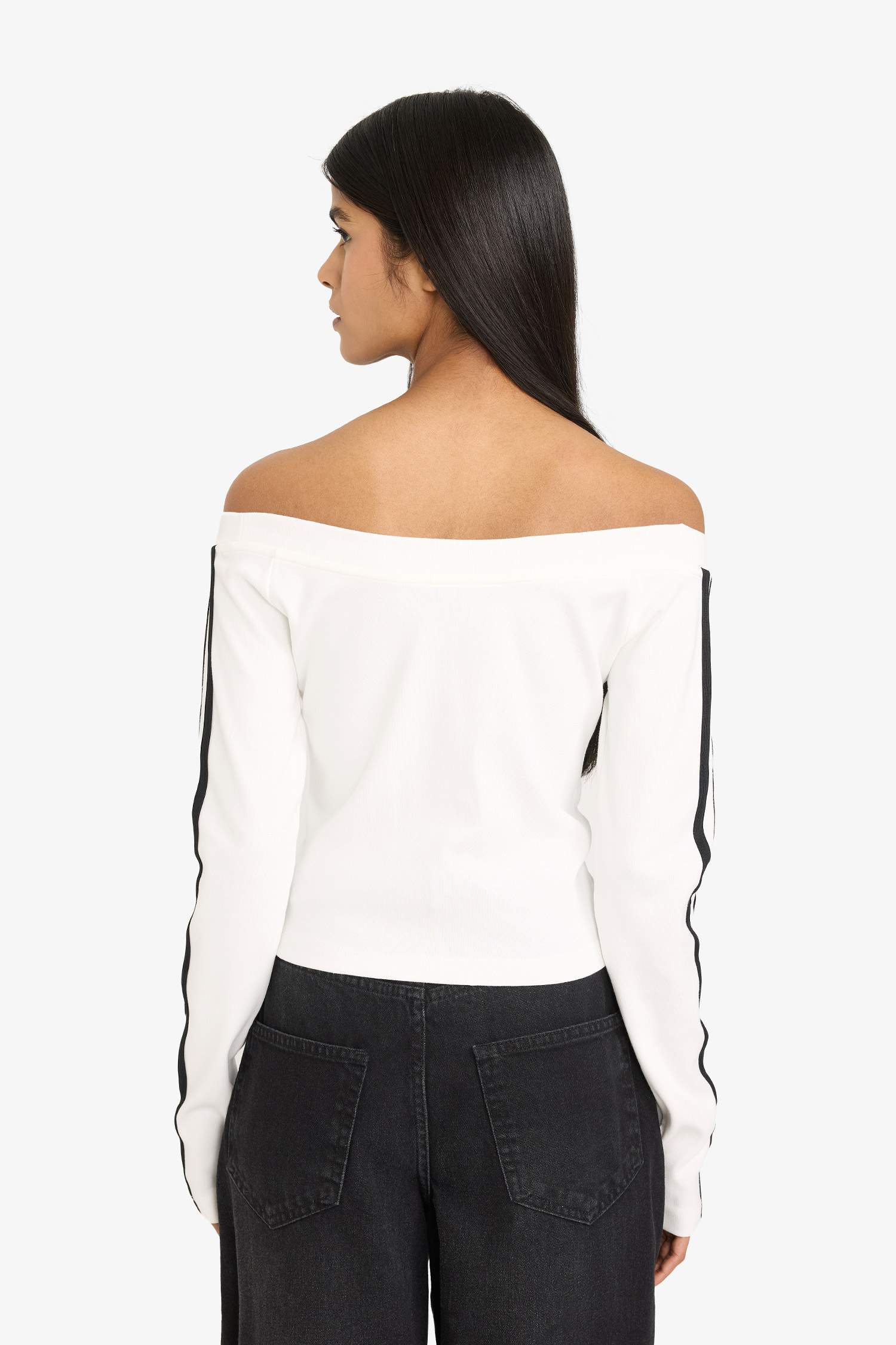 Fitted Kayık Yaka Baskılı Ribana Tişört