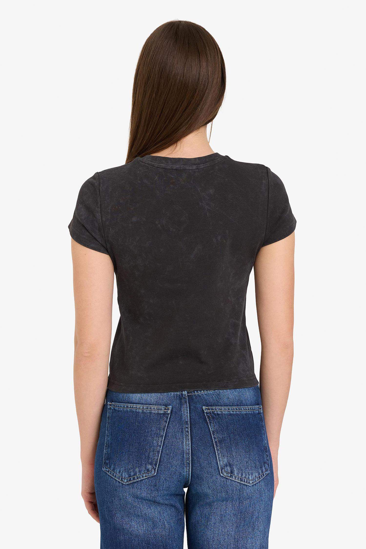 تيشيرت نص ردن مخصر وياخة مستديرة