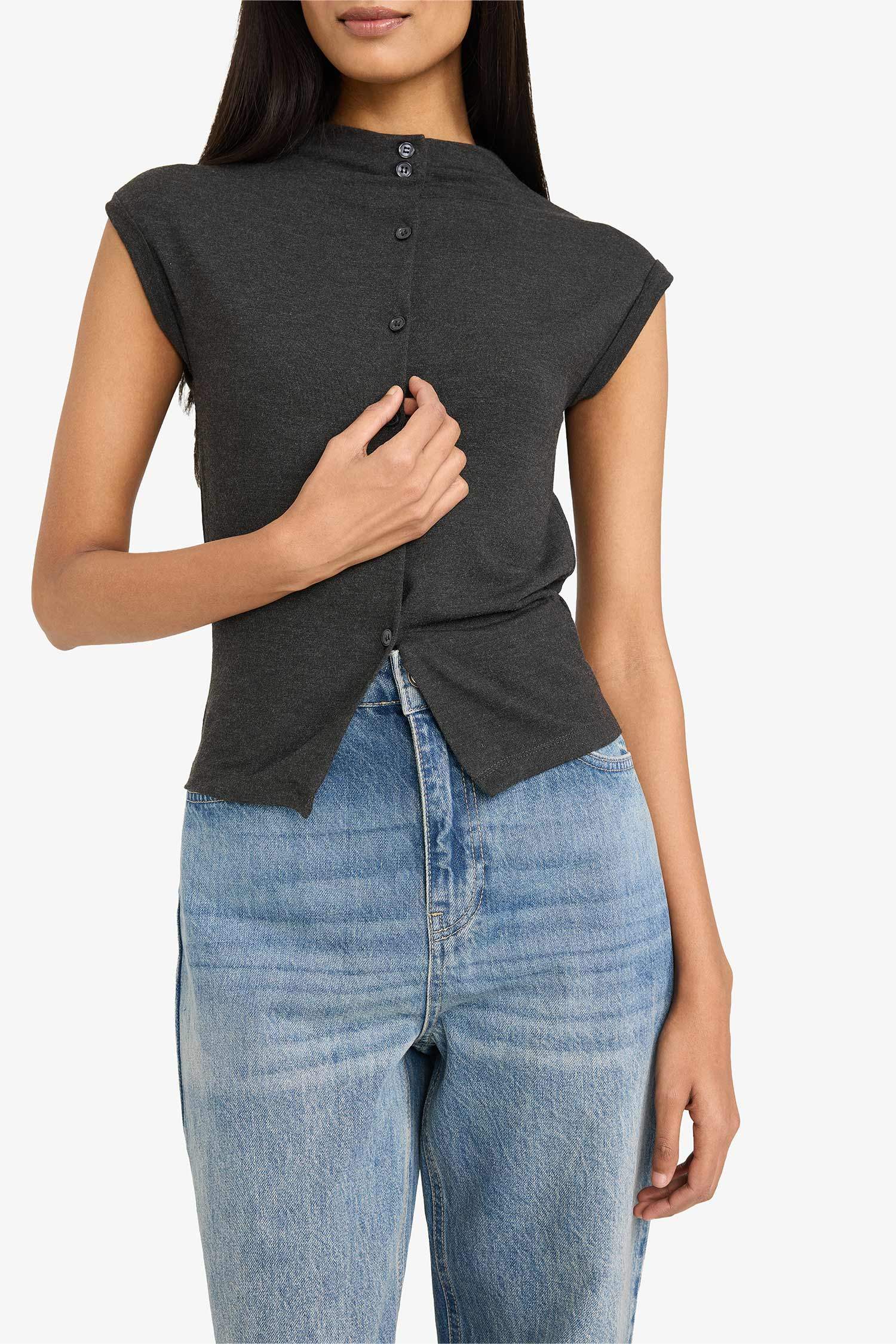 تيشيرت نص ردن مخصر هاينك بأزرار