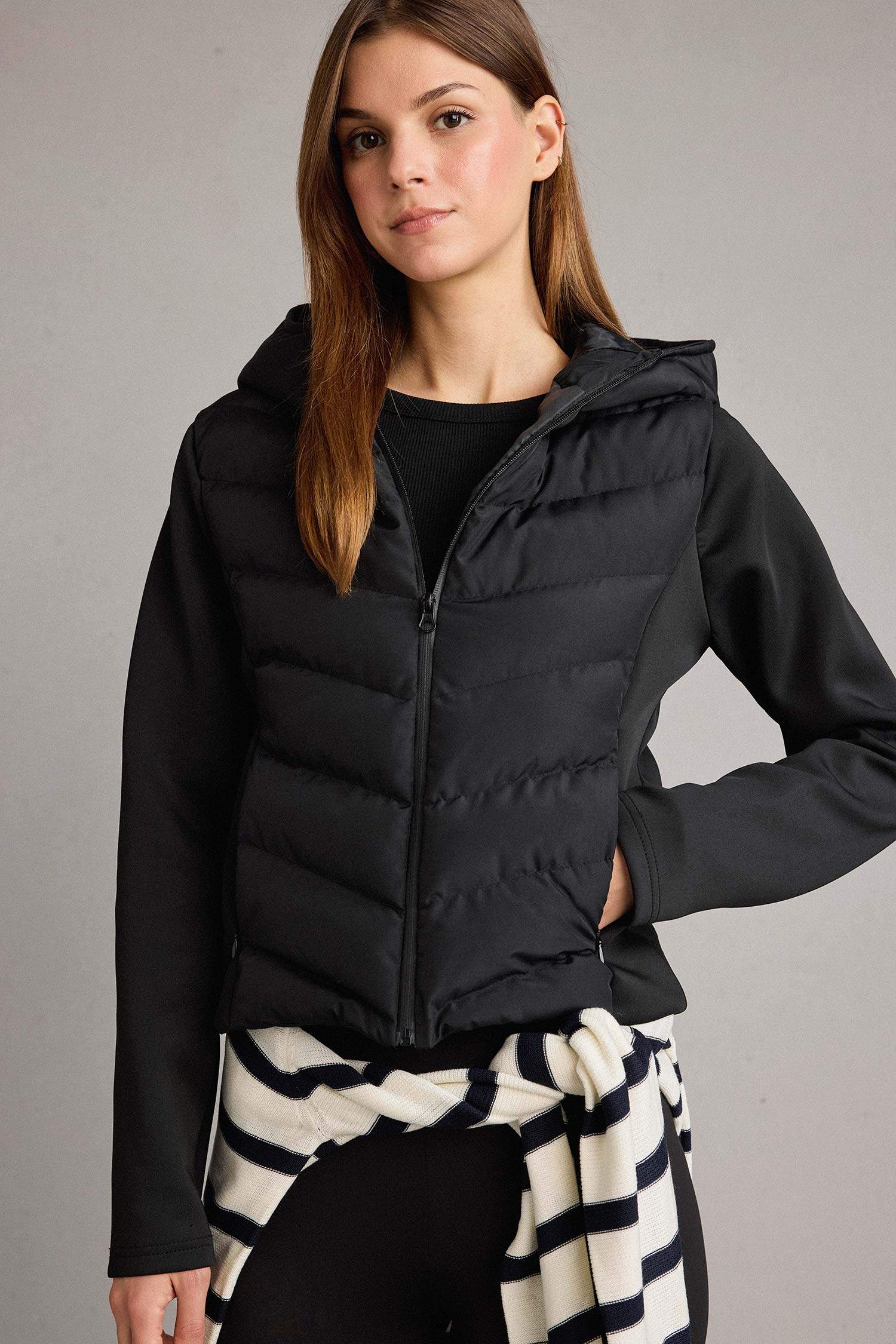 Rüzgar Geçirmez Regular Fit Kapüşonlu Fermuarlı Mont