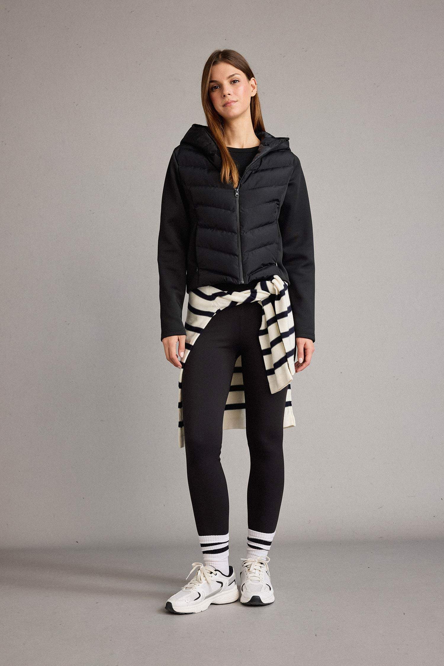 Rüzgar Geçirmez Regular Fit Kapüşonlu Fermuarlı Mont