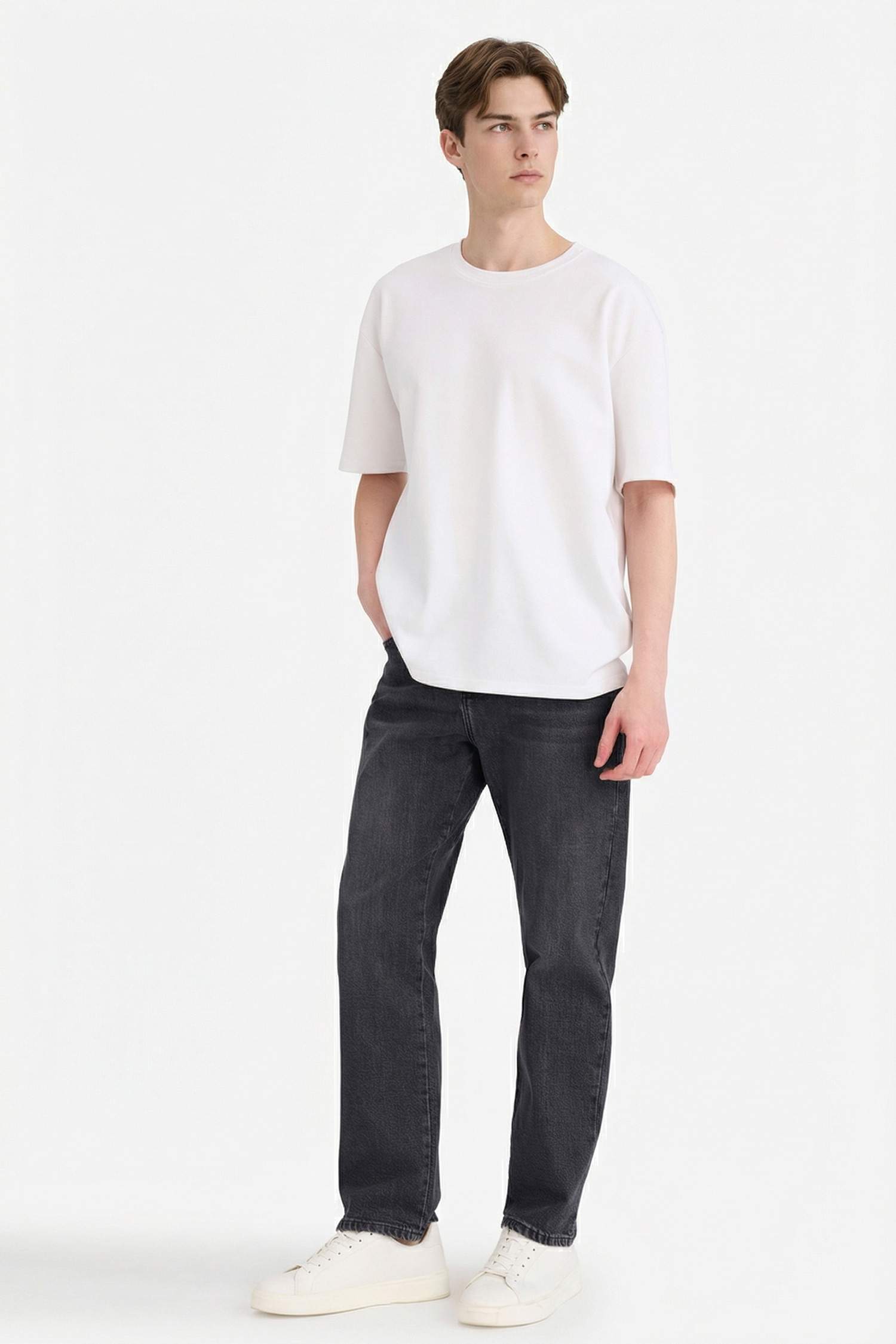 Straight Fit Düz Paça Jean Pantolon