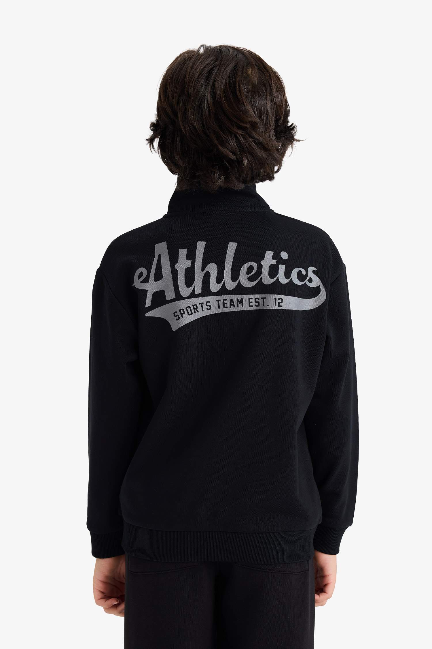 سويت شيرت ولادي قصة عادية بياخة عالية بسحاب