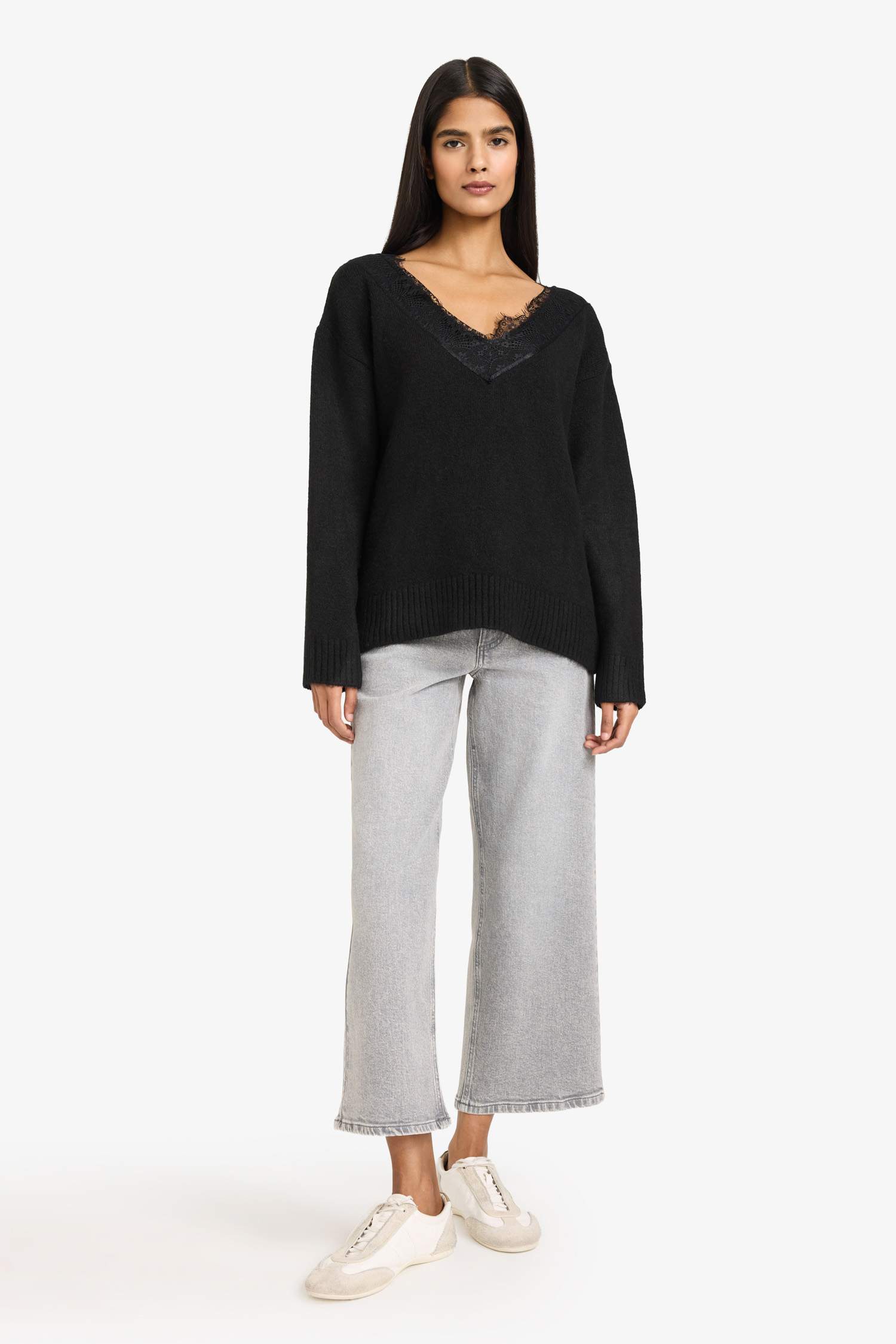 بلوز صوف مخطط قصة عادية بياخة مستديرة بأزرار