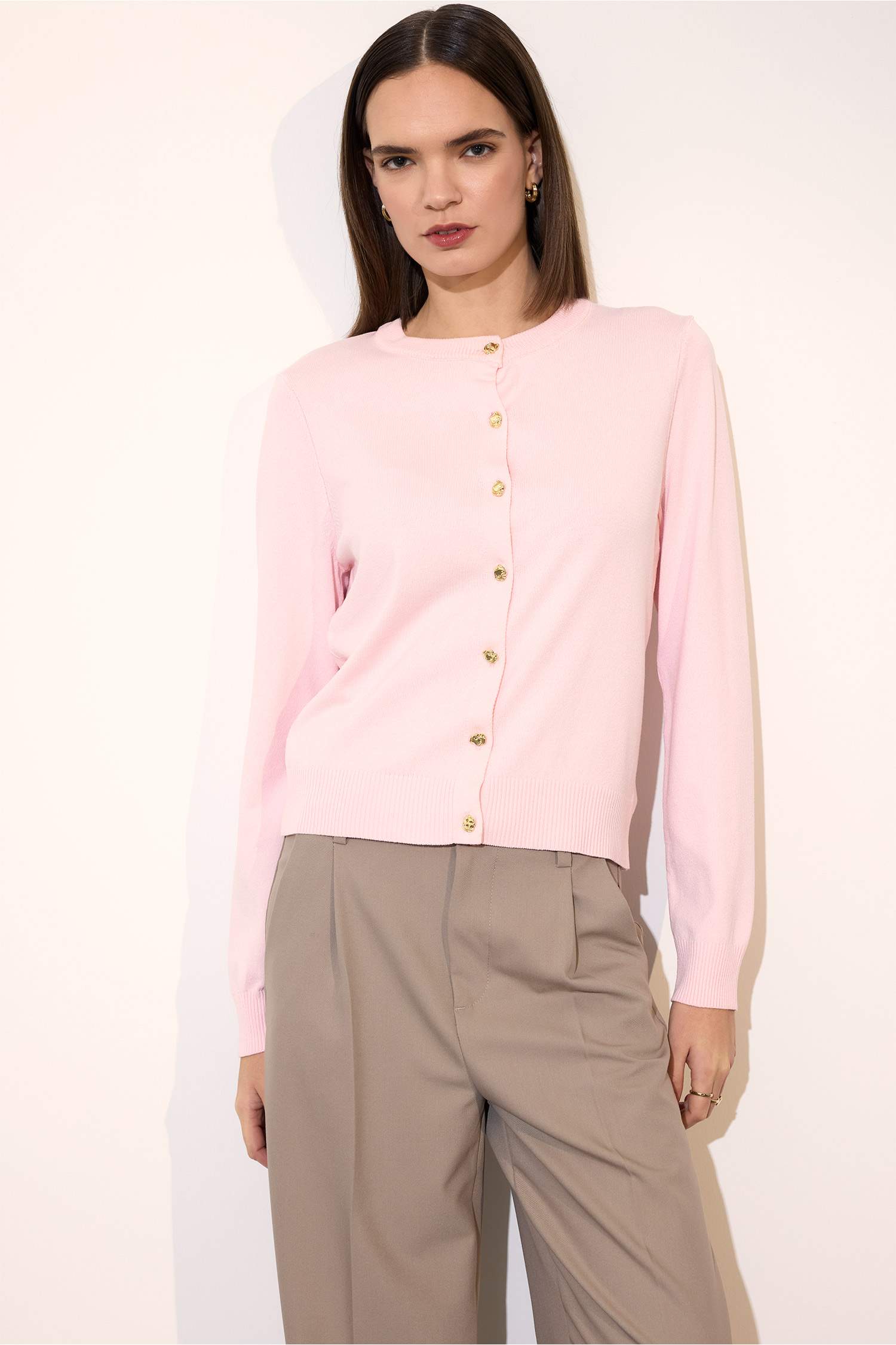 جاكيت تريكو قصة عادية بياخة مستديرة