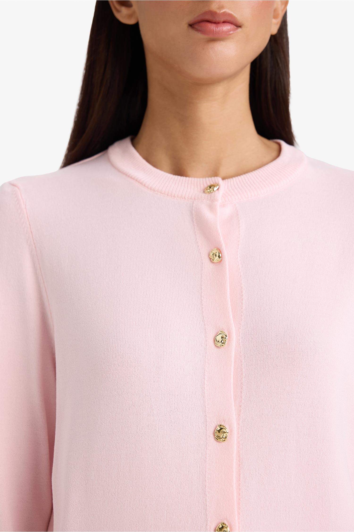 جاكيت تريكو قصة عادية بياخة مستديرة