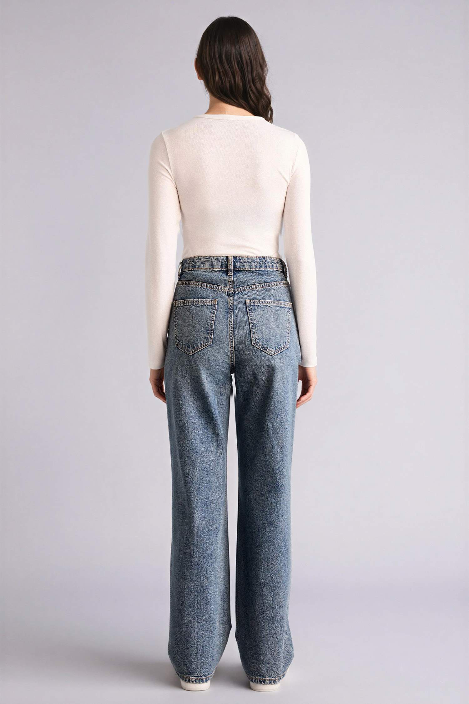 بنطلون جينز وايد ليج برجل عادية وخصر عالي