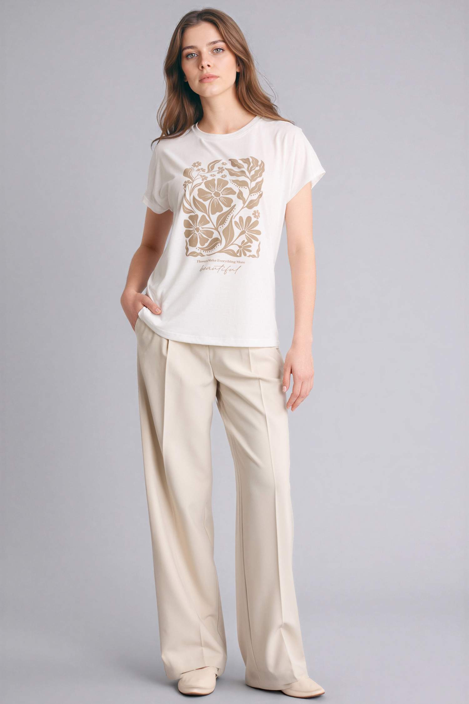 Bisiklet Yaka Çiçekli Kısa Kollu Tişört