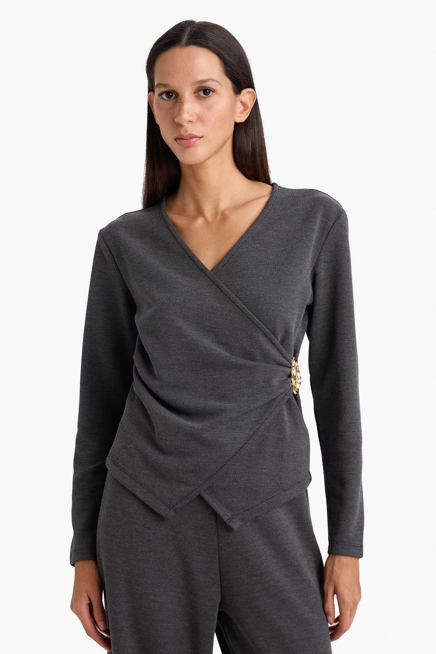 Regular Fit Wrap Yaka Aksesuar Detaylı Uzun Kollu Bluz