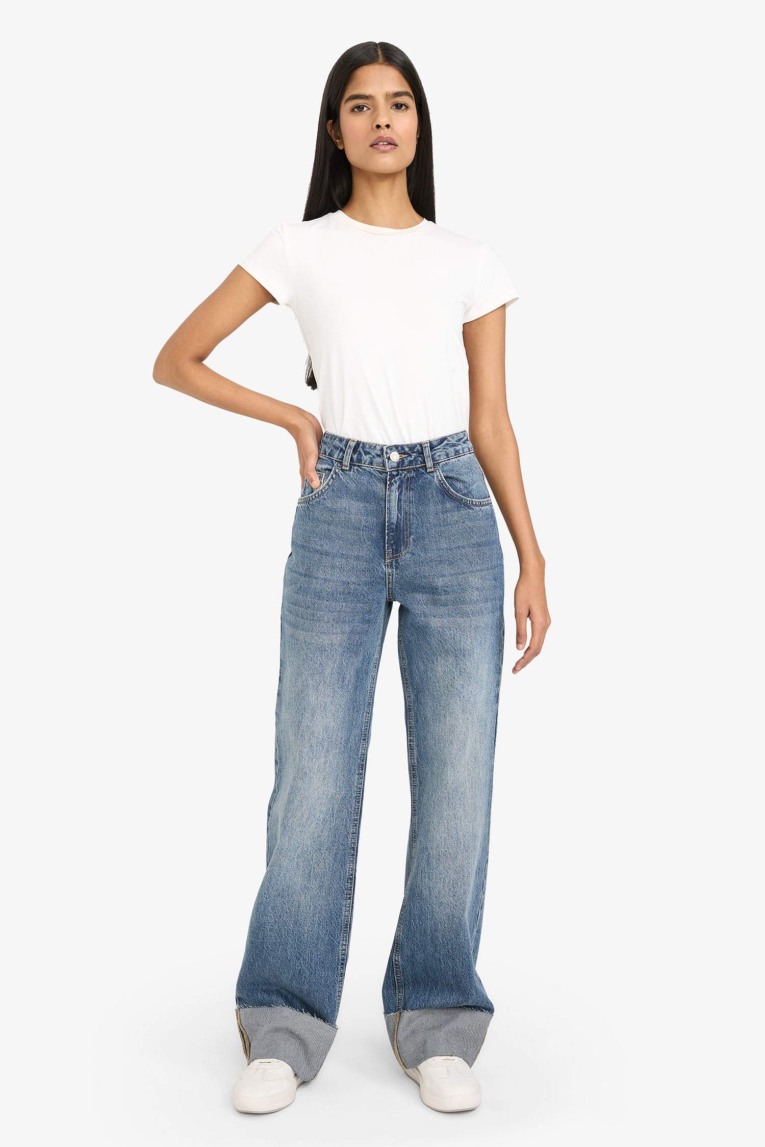 بنطرون جينز قصة مستقيمة واسعة وخصر عادي