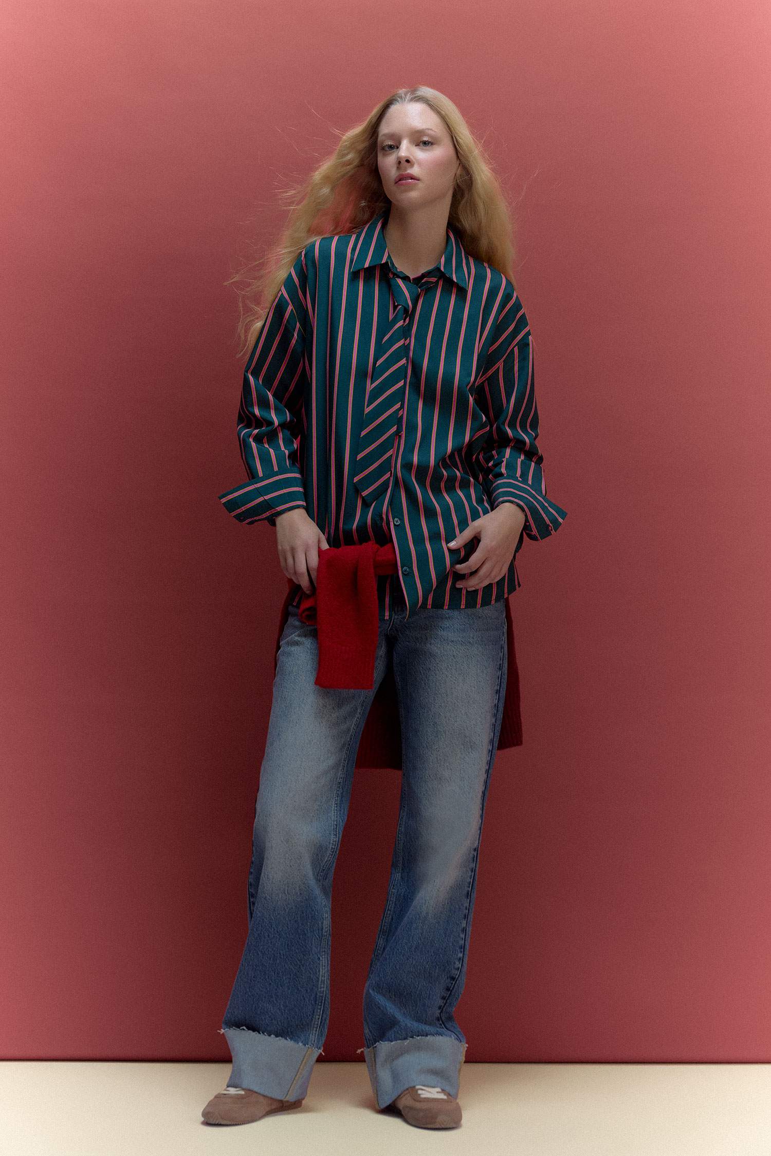 بنطرون جينز قصة مستقيمة واسعة وخصر عادي