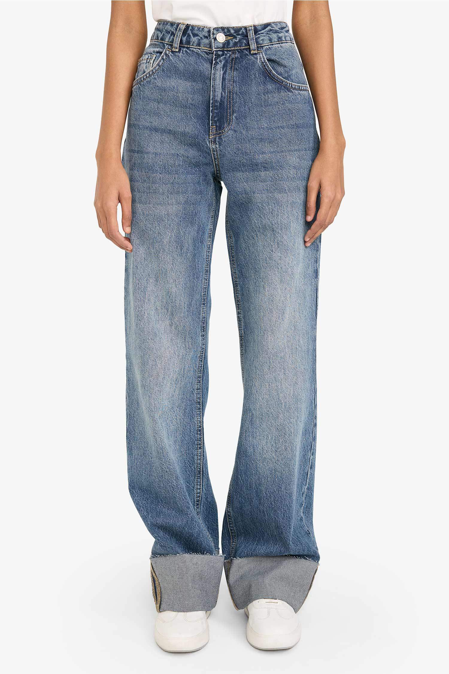 بنطرون جينز قصة مستقيمة واسعة وخصر عادي