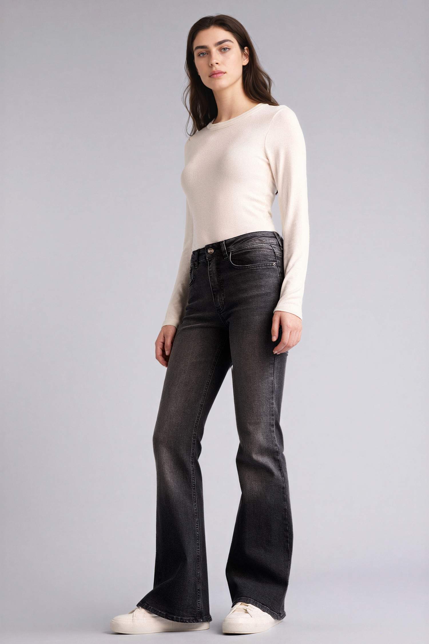 بنطرون جينز ميا فلير فيت برجل واسع وخصر عالي