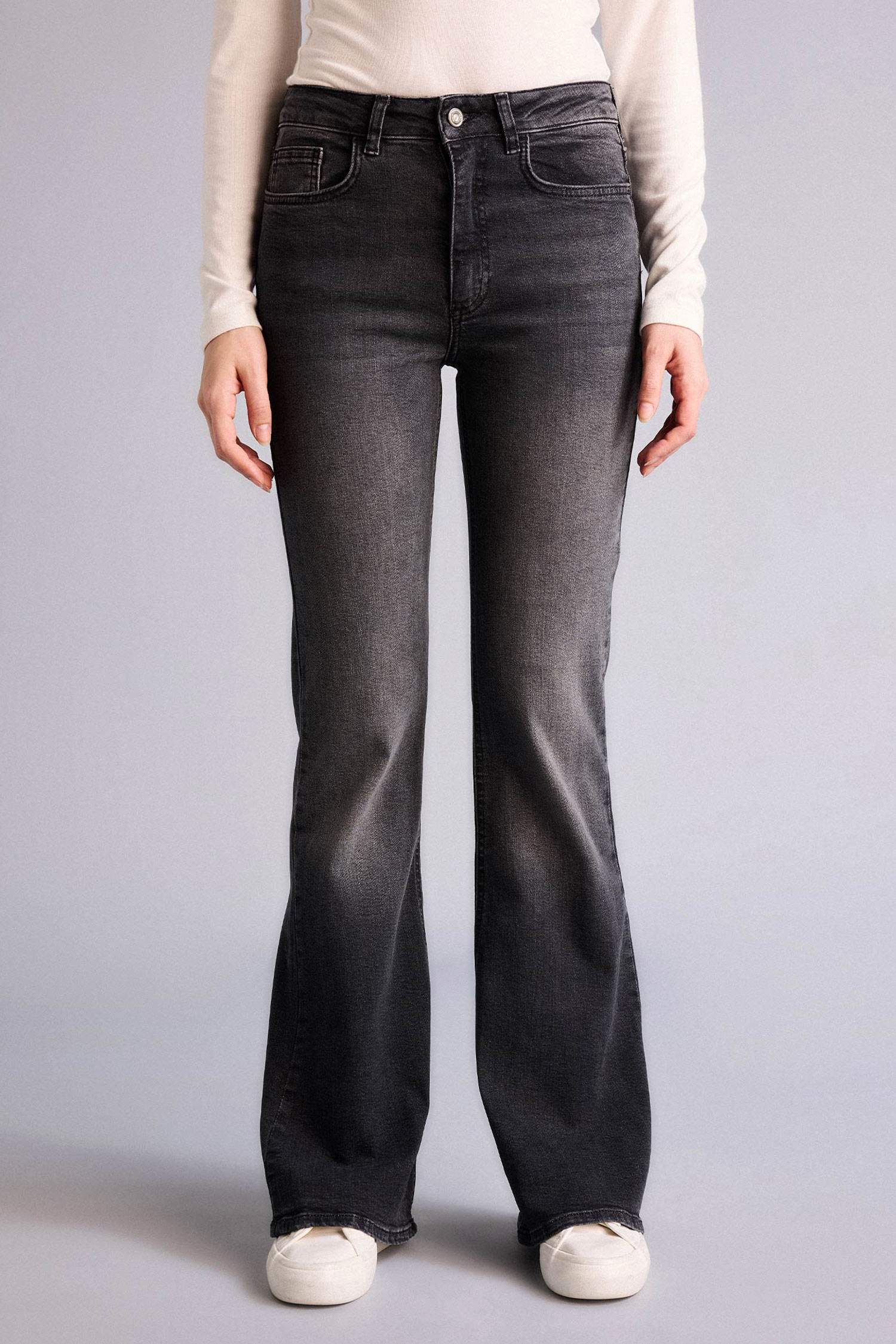 بنطرون جينز ميا فلير فيت برجل واسع وخصر عالي