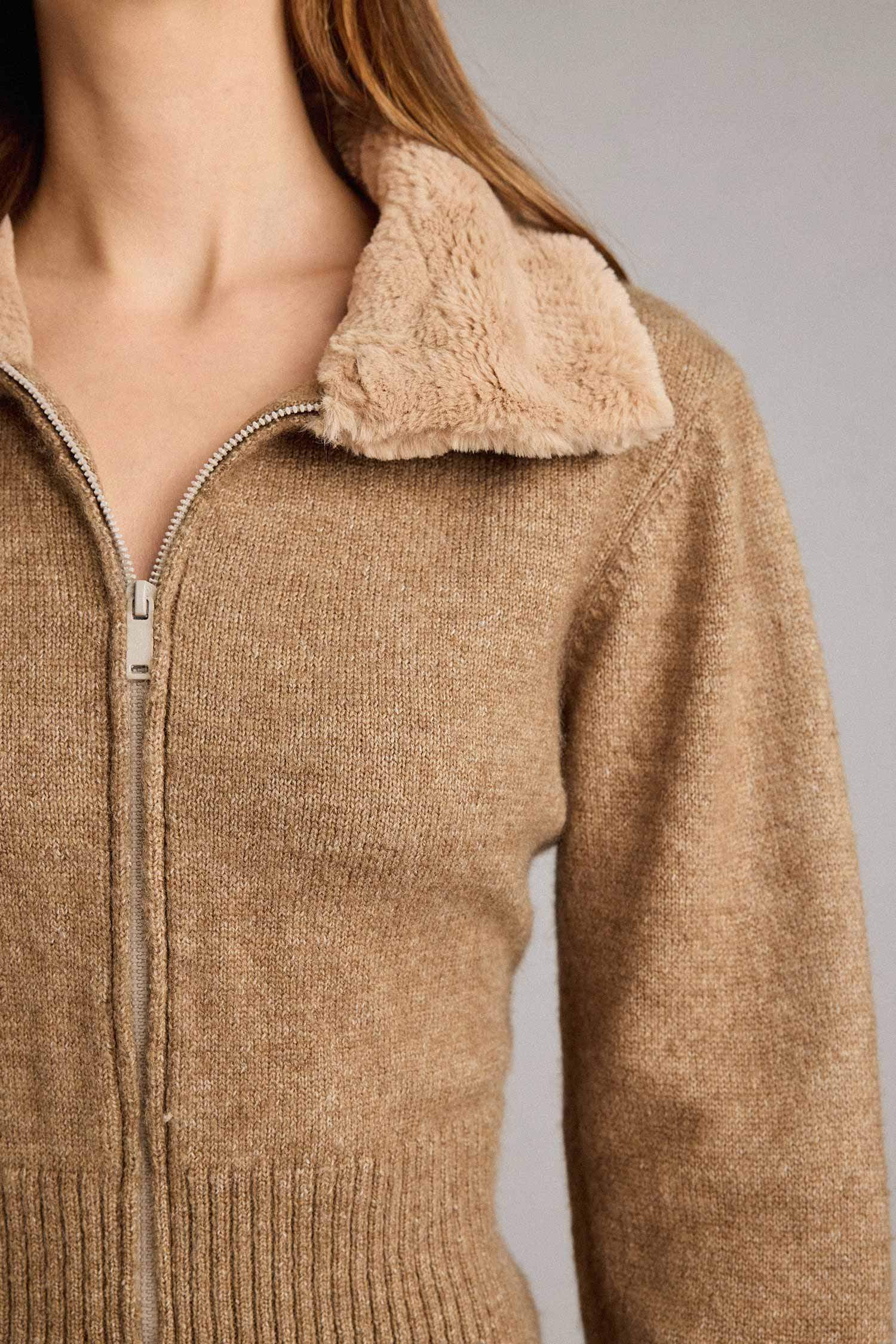 Slim Fit Faux Fur Collar Zippered Cardigan