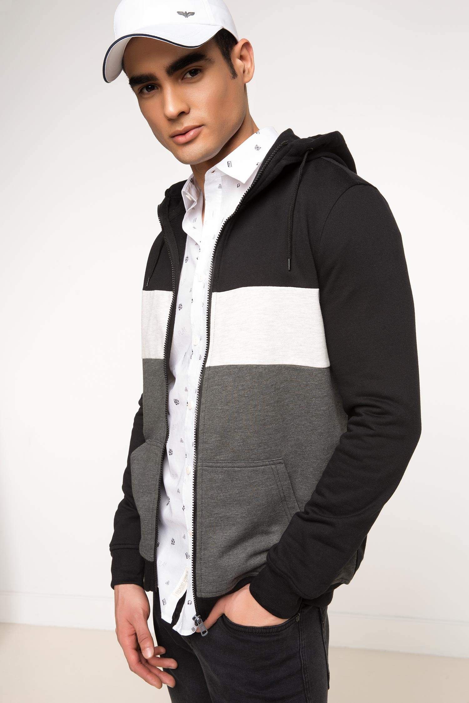 Defacto Kapüşonlu Sweatshirt. 1