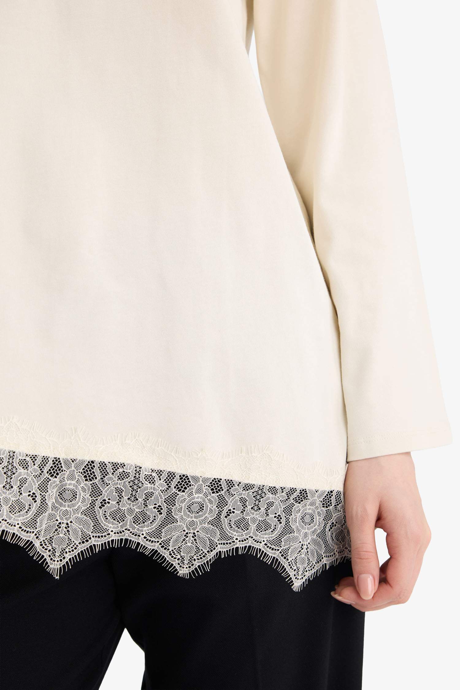 بلوز صوف طويل ردن طويل قصة عادية بتفاصيل دانتيل