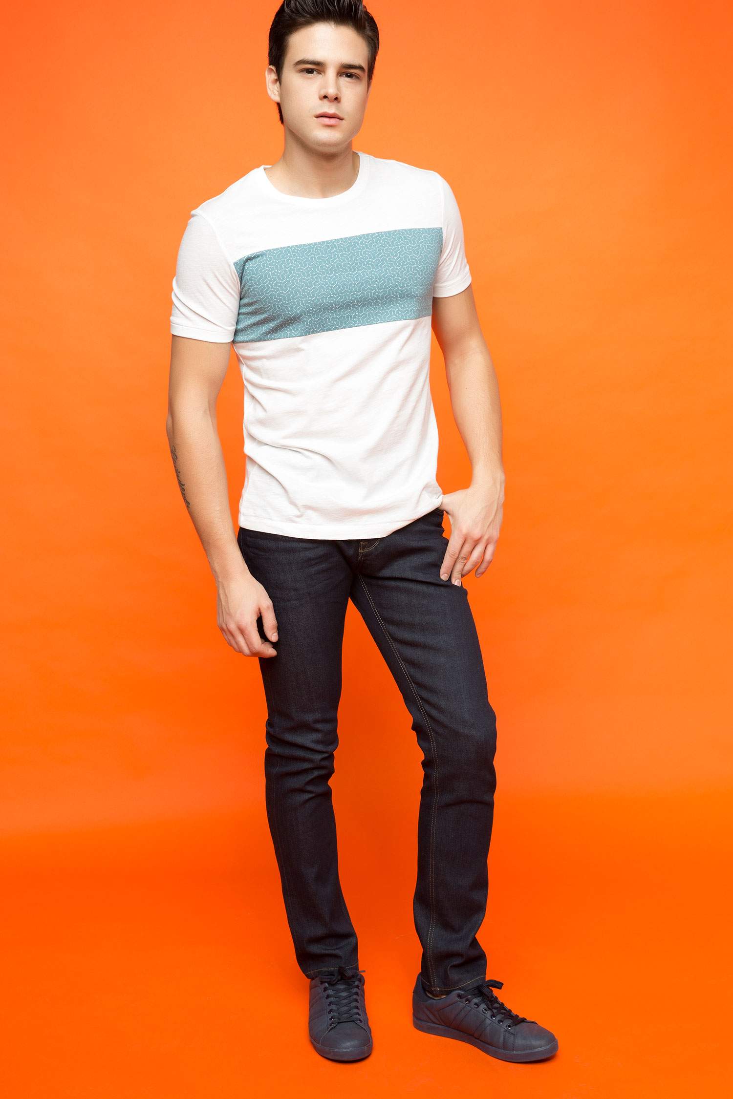 Defacto Geometrik Baskılı T-shirt. 2