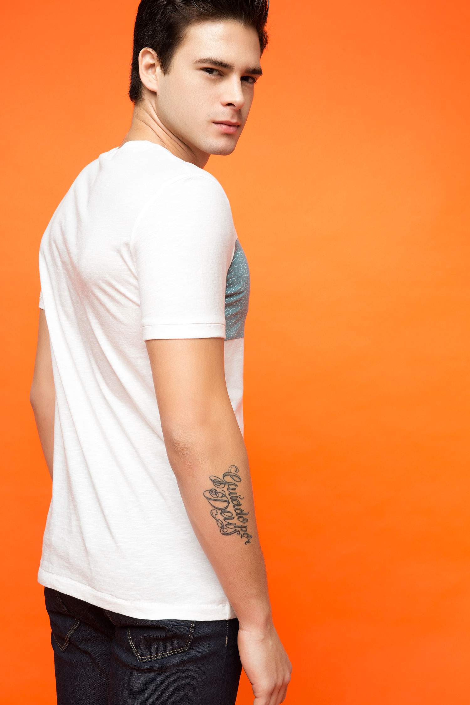 Defacto Geometrik Baskılı T-shirt. 3
