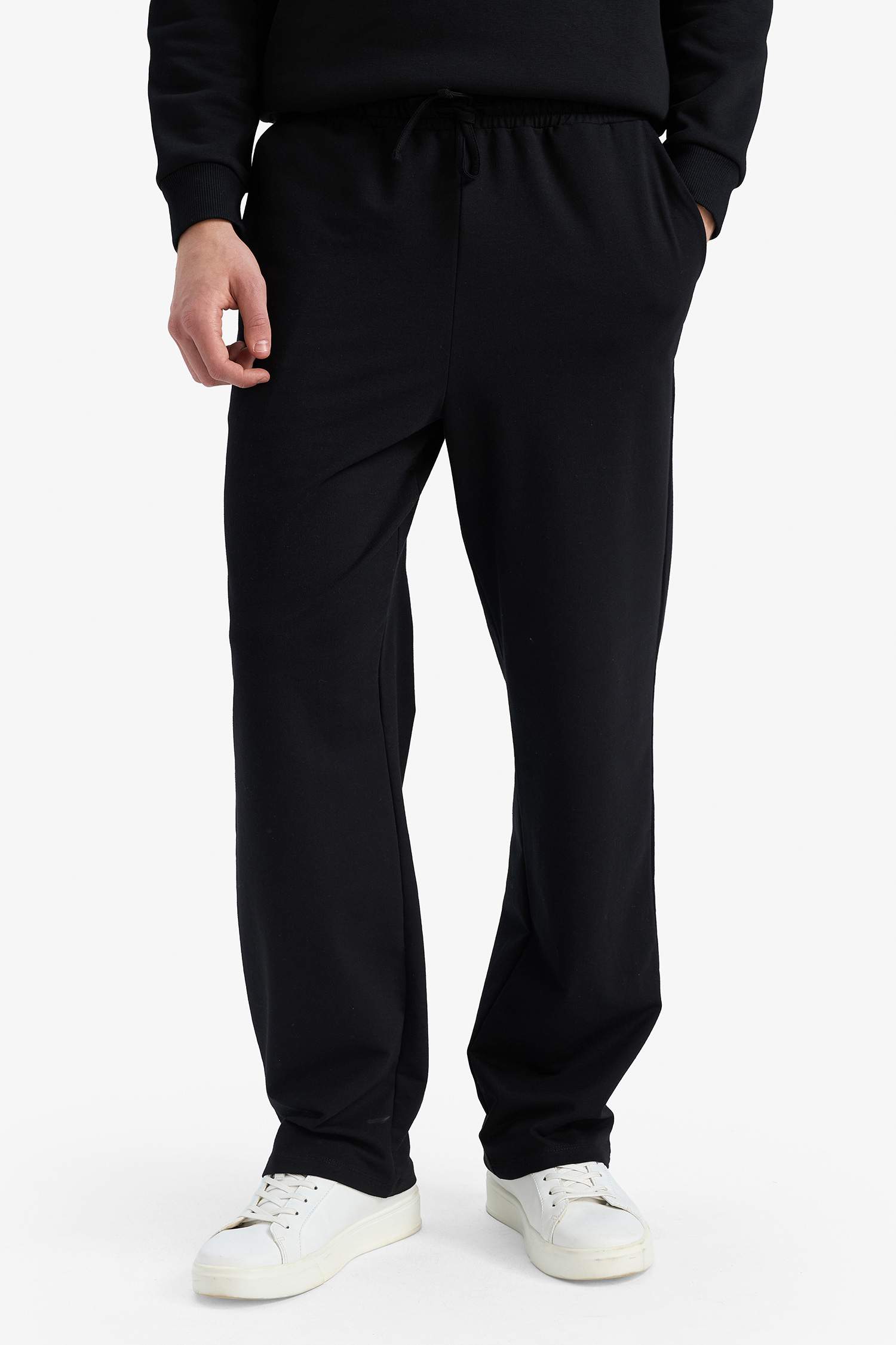 Relax Fit Thin Fabric Sweatpants