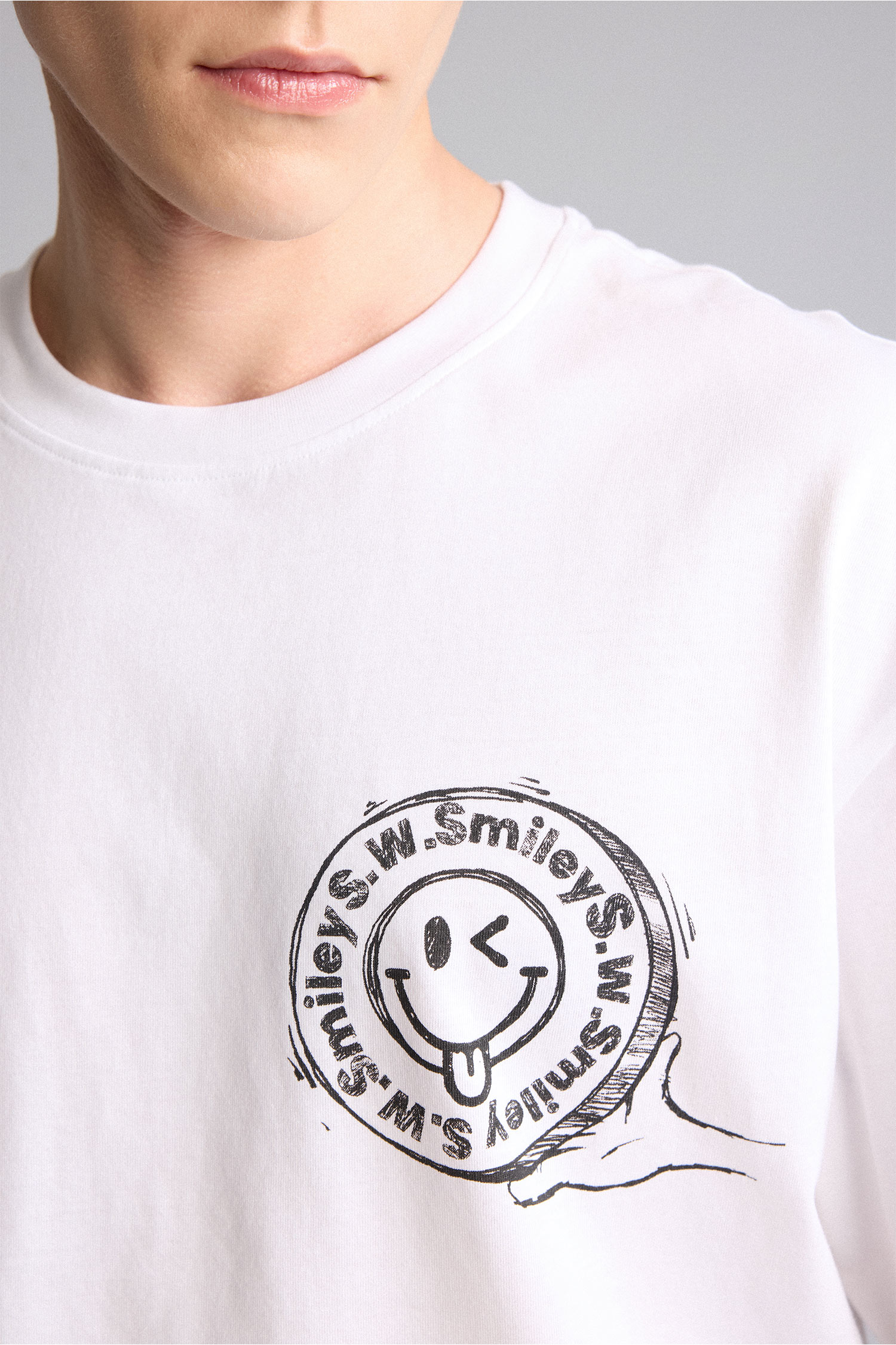DeFacto %100 Pamuk SmileyWorld Boxy Fit Sırt Baskılı Tişört görsel 5