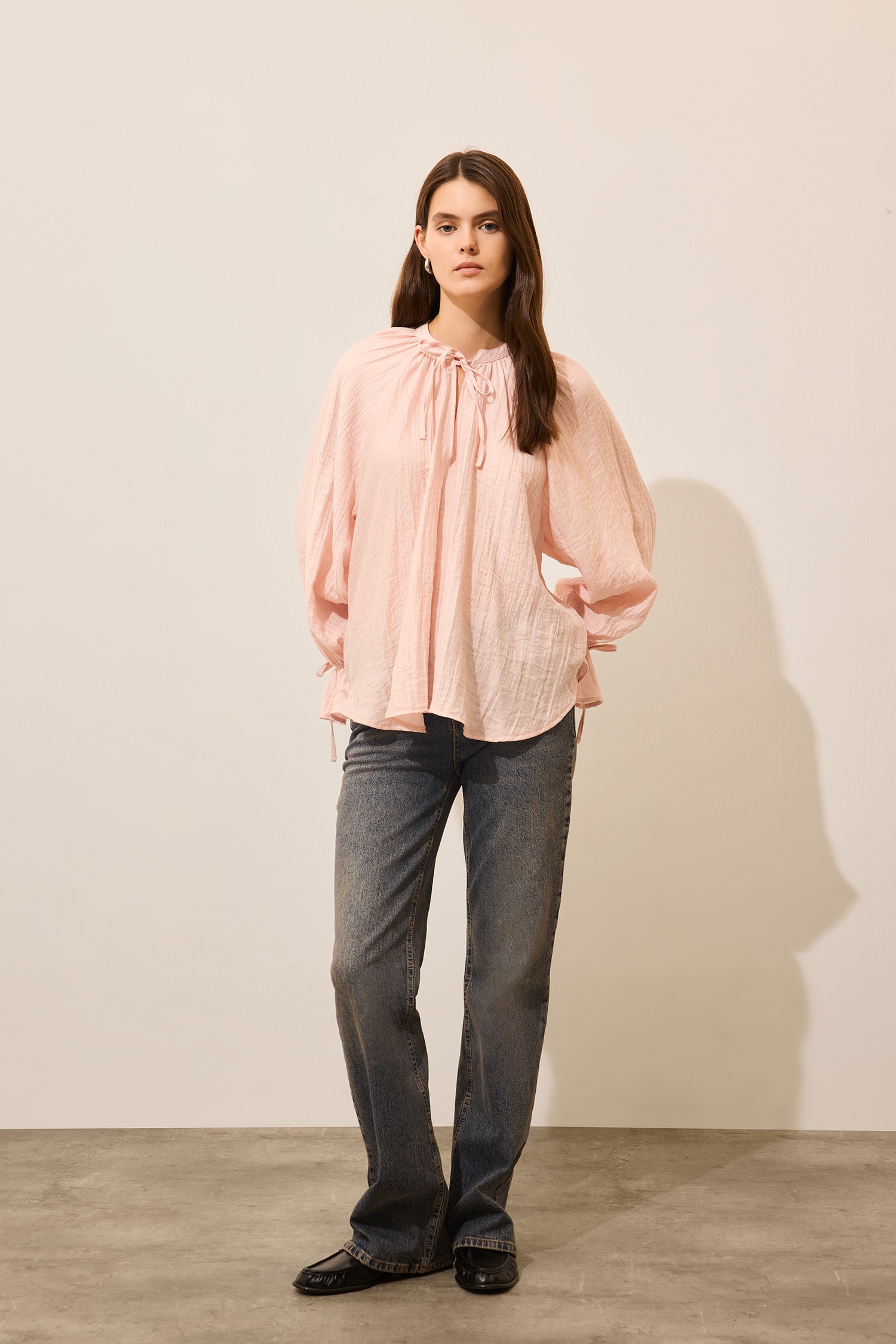 DeFacto Oversize Hakim Yaka Bağcıklı Basic Bluz görsel 2