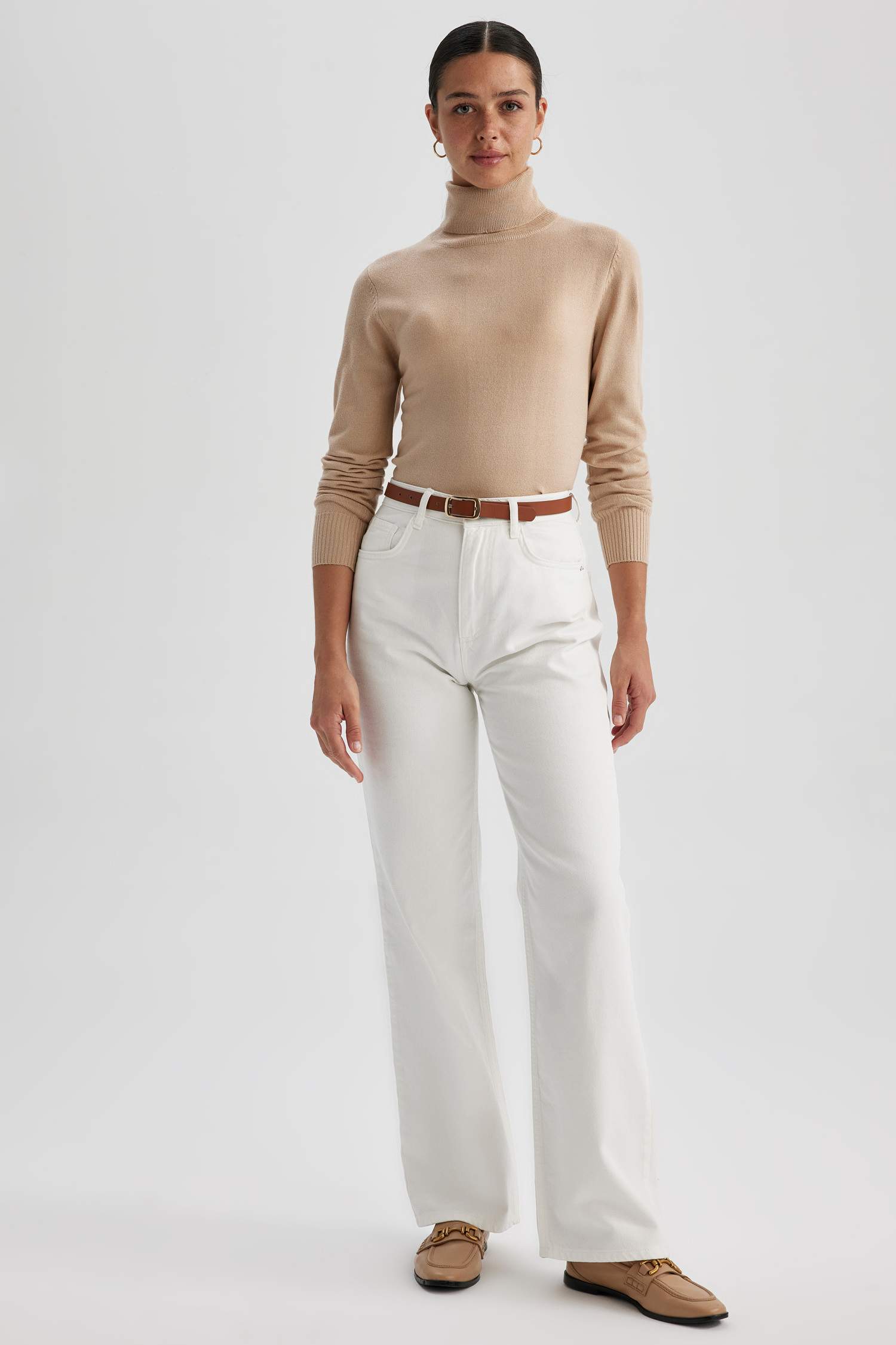 Пуловер стандартного кроя с высоким воротником для женщин