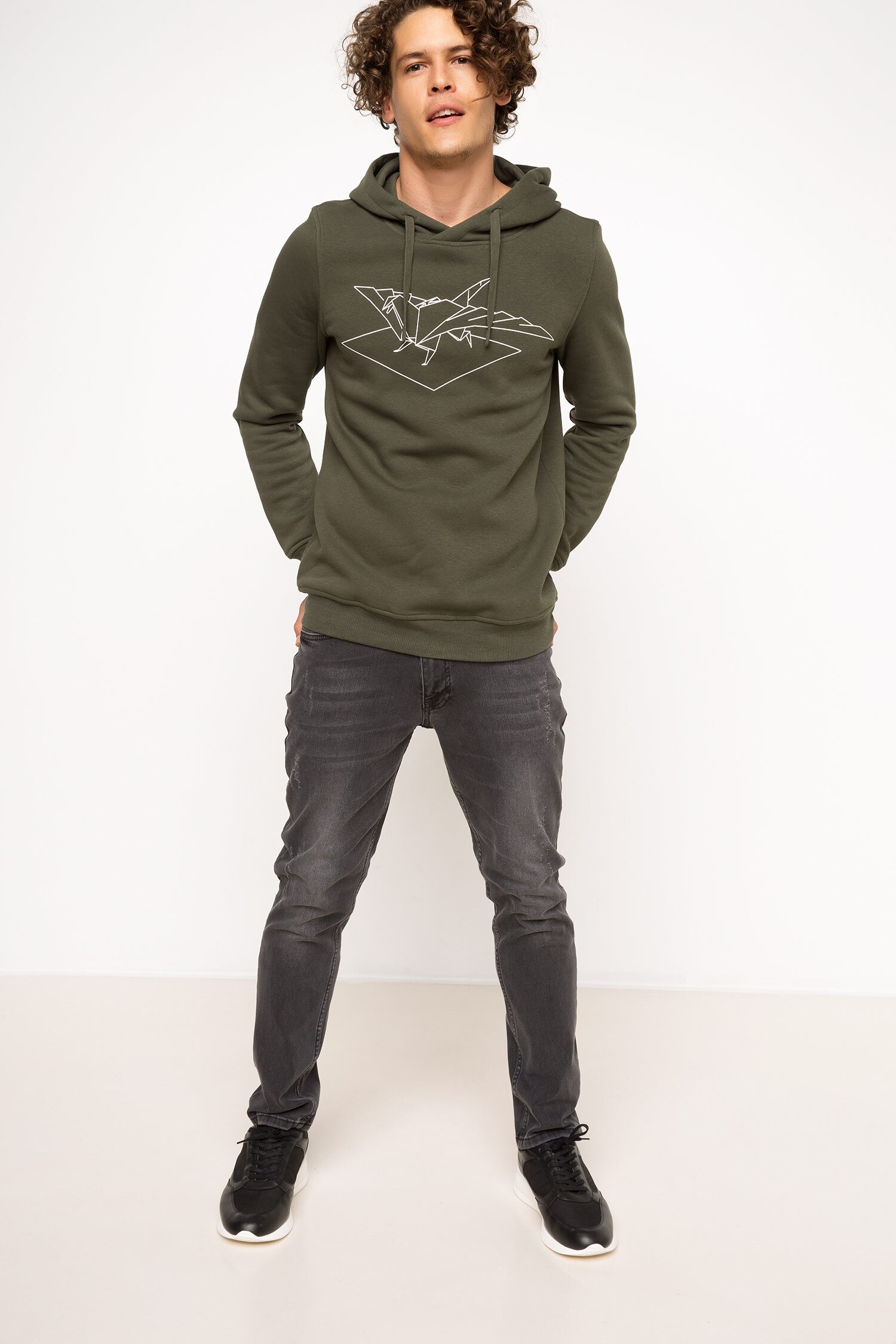 Defacto Kapüşonlu Sweatshirt. 2