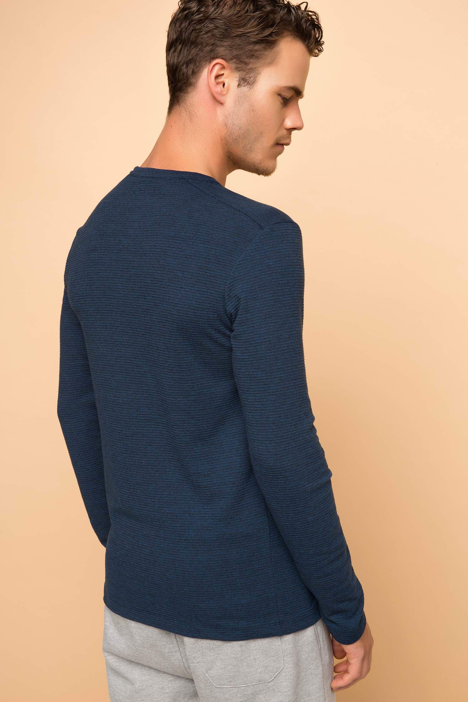 Defacto Basic Sweatshirt. 3