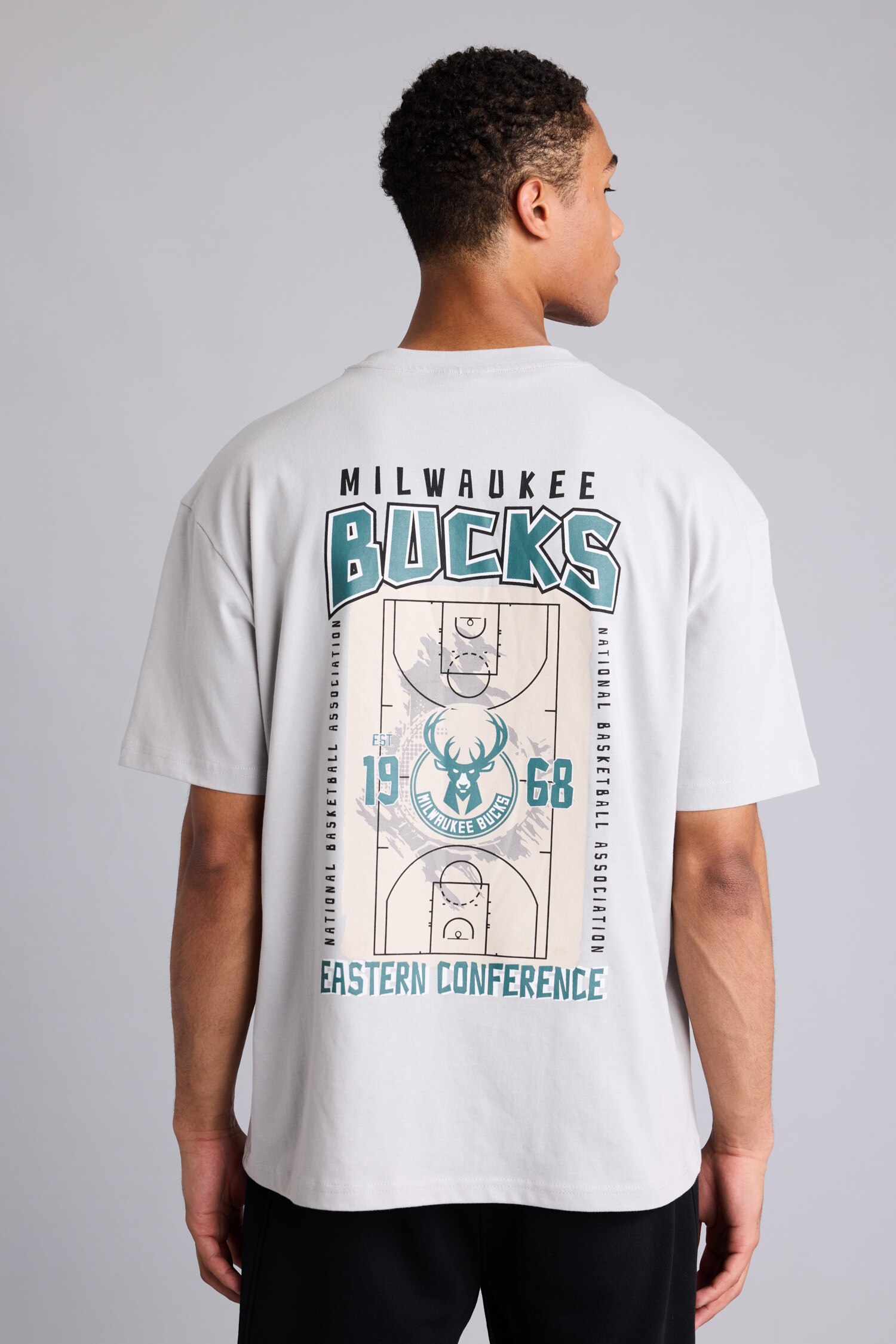 DeFacto %100 Pamuk NBA Mılwaukee Bucks Overshırt Fıt Kısa Kollu Tişört görsel 5