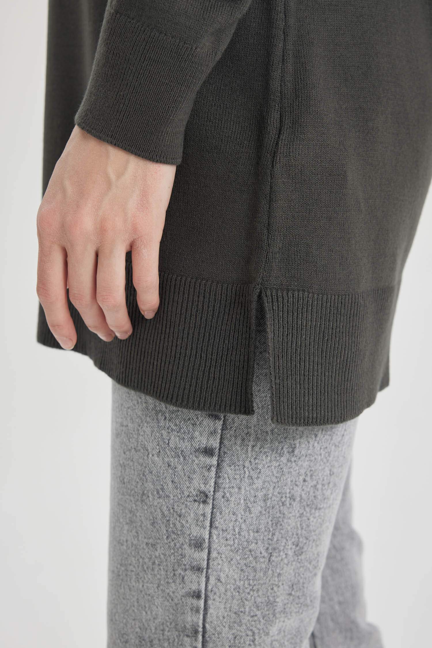 Regular Fit Crew Neck Slit Basic Knitted Pullover Tunic