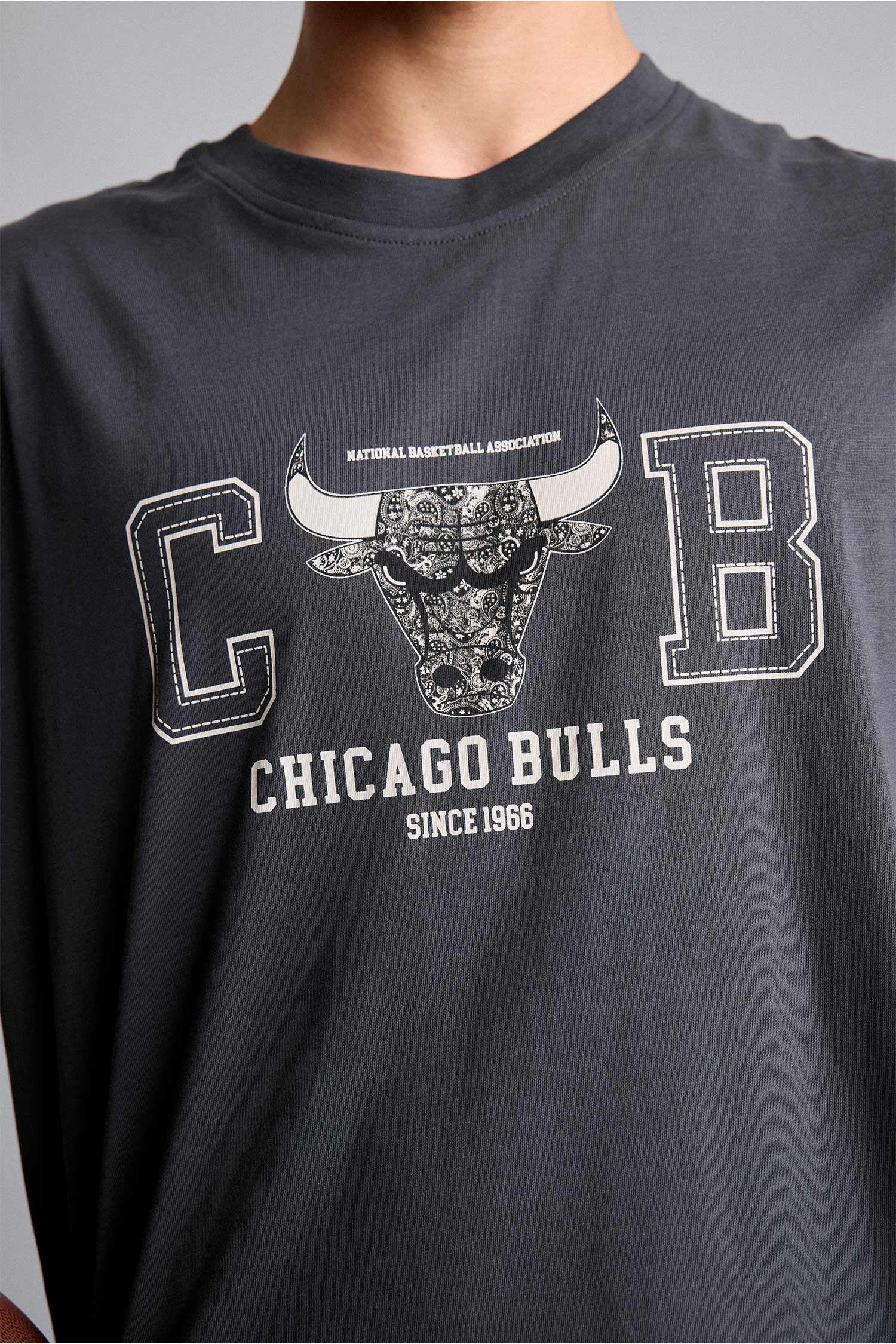 DeFacto %100 Pamuk NBA Chıcago Bulls Oversıze Atlet görsel 4