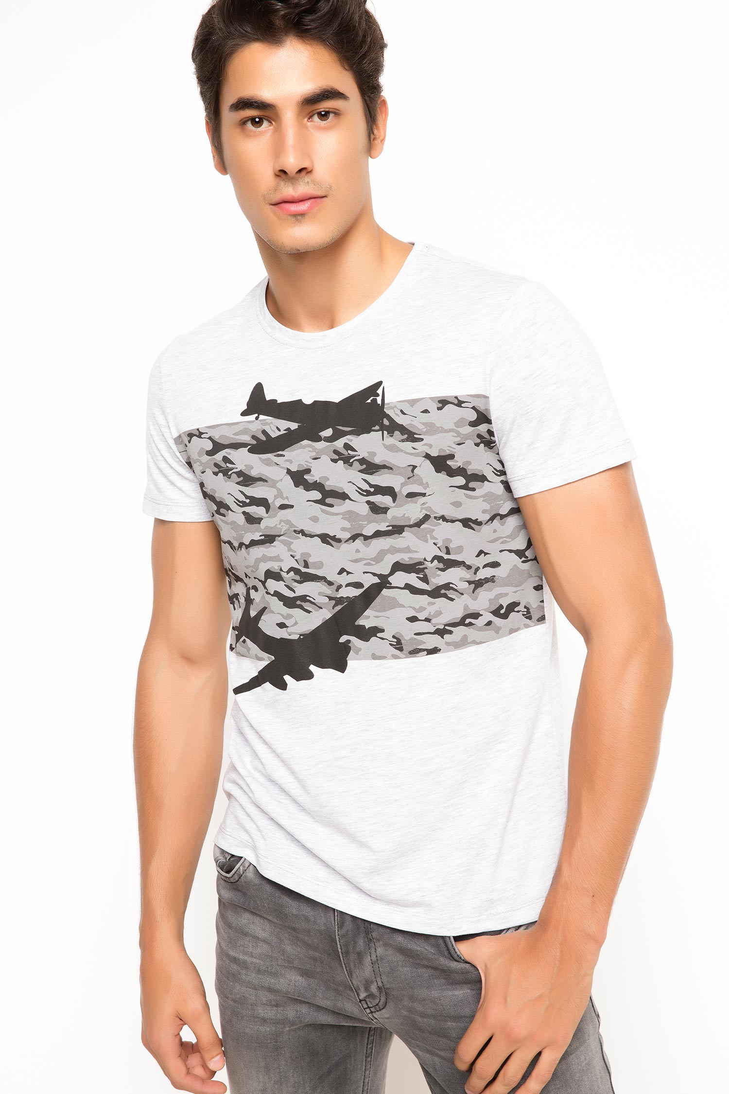 Defacto Kamuflaj Baskılı T-shirt. 1