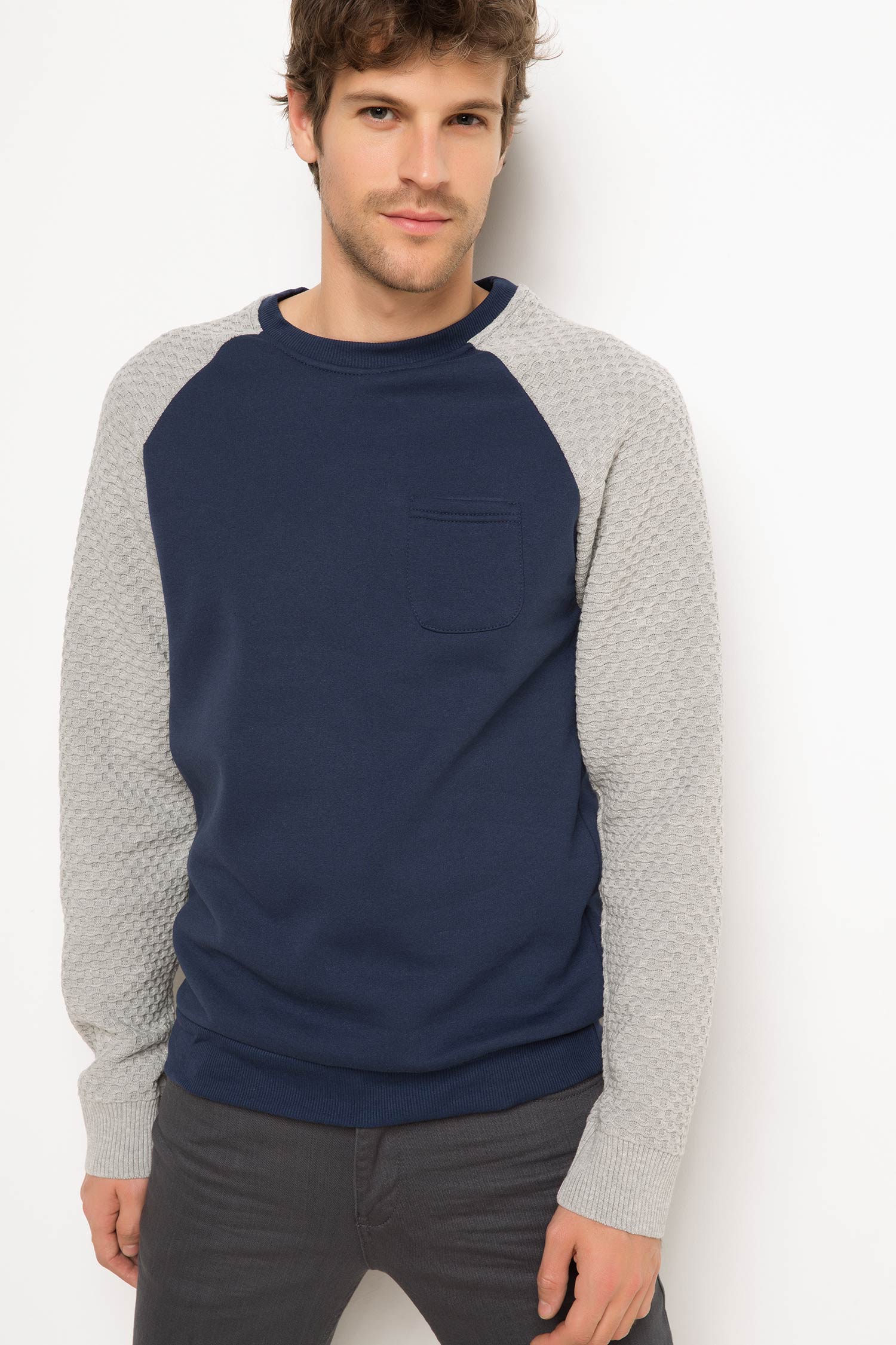 Defacto Tek Cep Sweatshirt. 1
