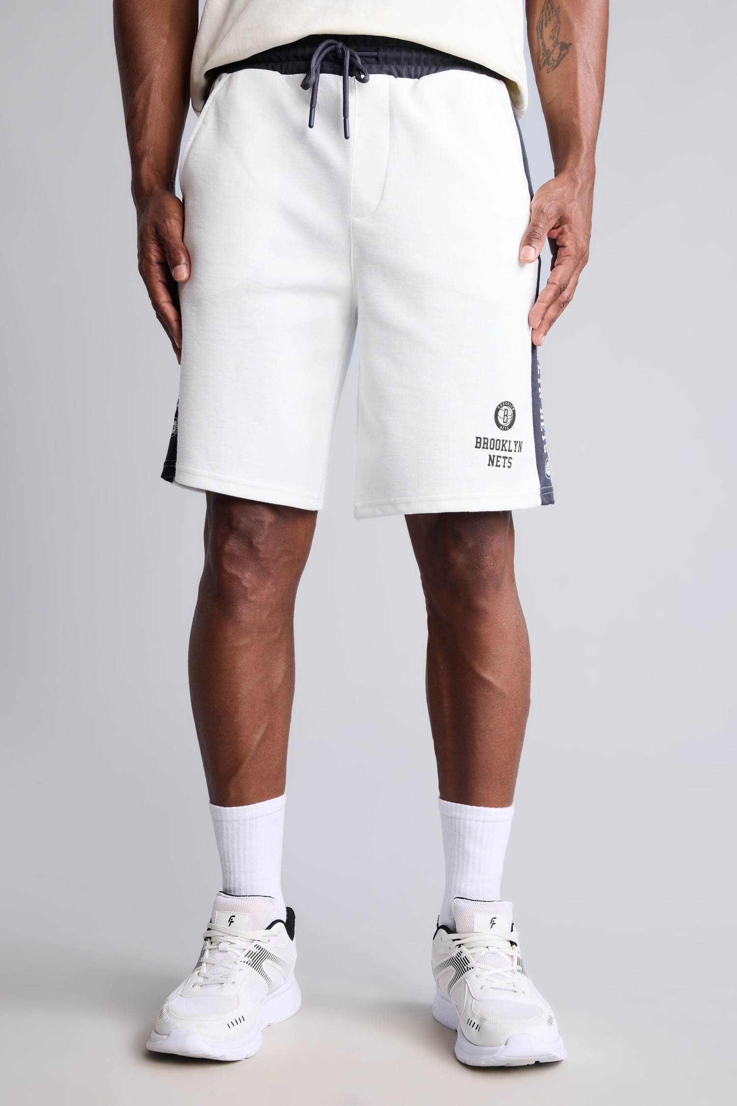 DeFacto NBA Lisanslı Standart Fit Şort görsel 3